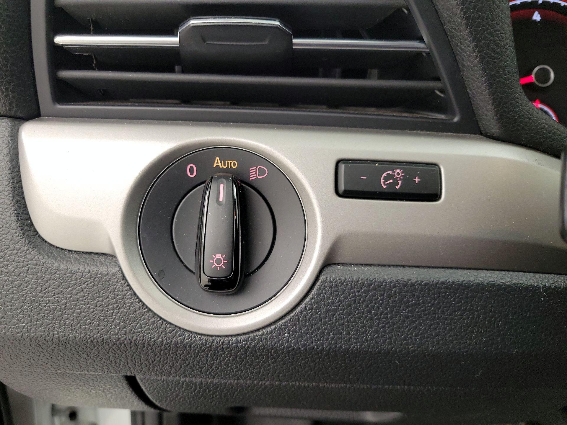 Thumbnail: 2020 Volkswagen Passat - 13