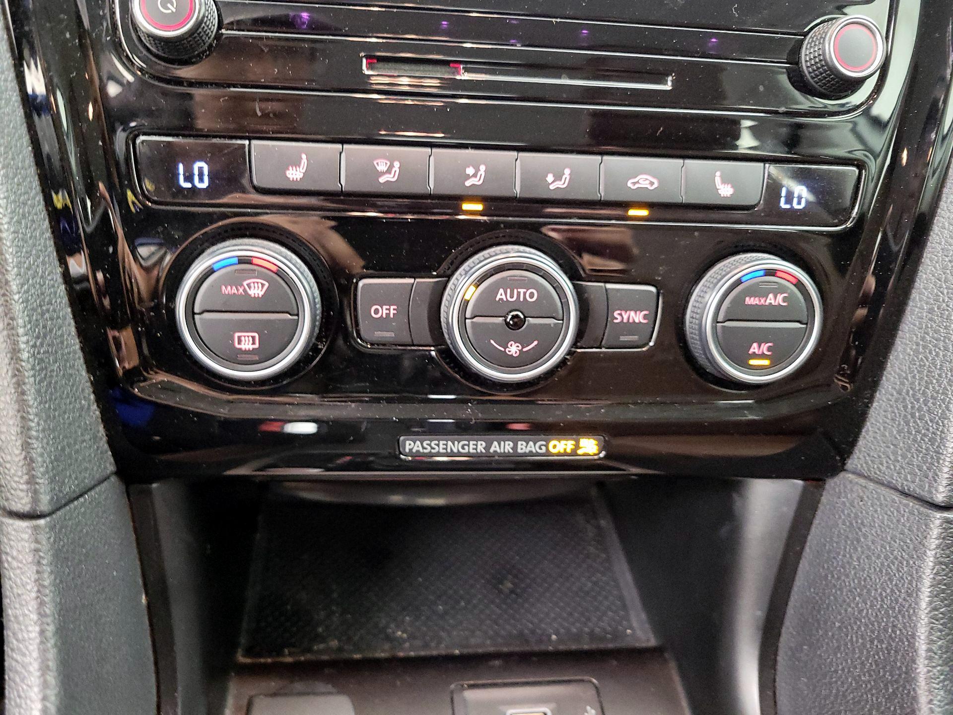 Thumbnail: 2020 Volkswagen Passat - 16