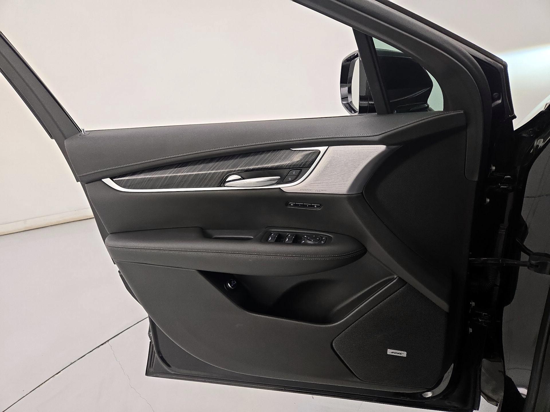 Thumbnail: 2024 Cadillac XT6 - 12