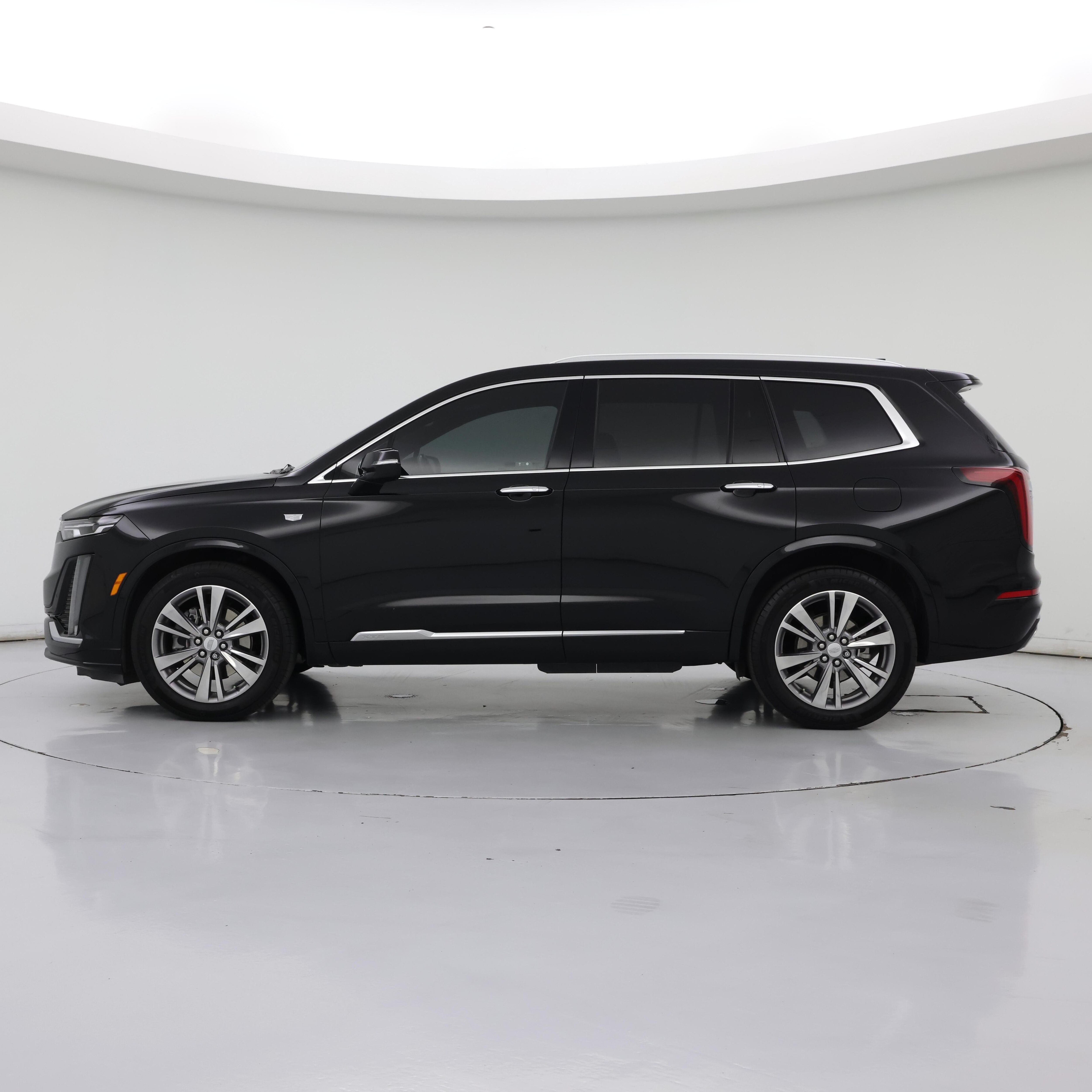 Thumbnail: 2024 Cadillac XT6 - 3