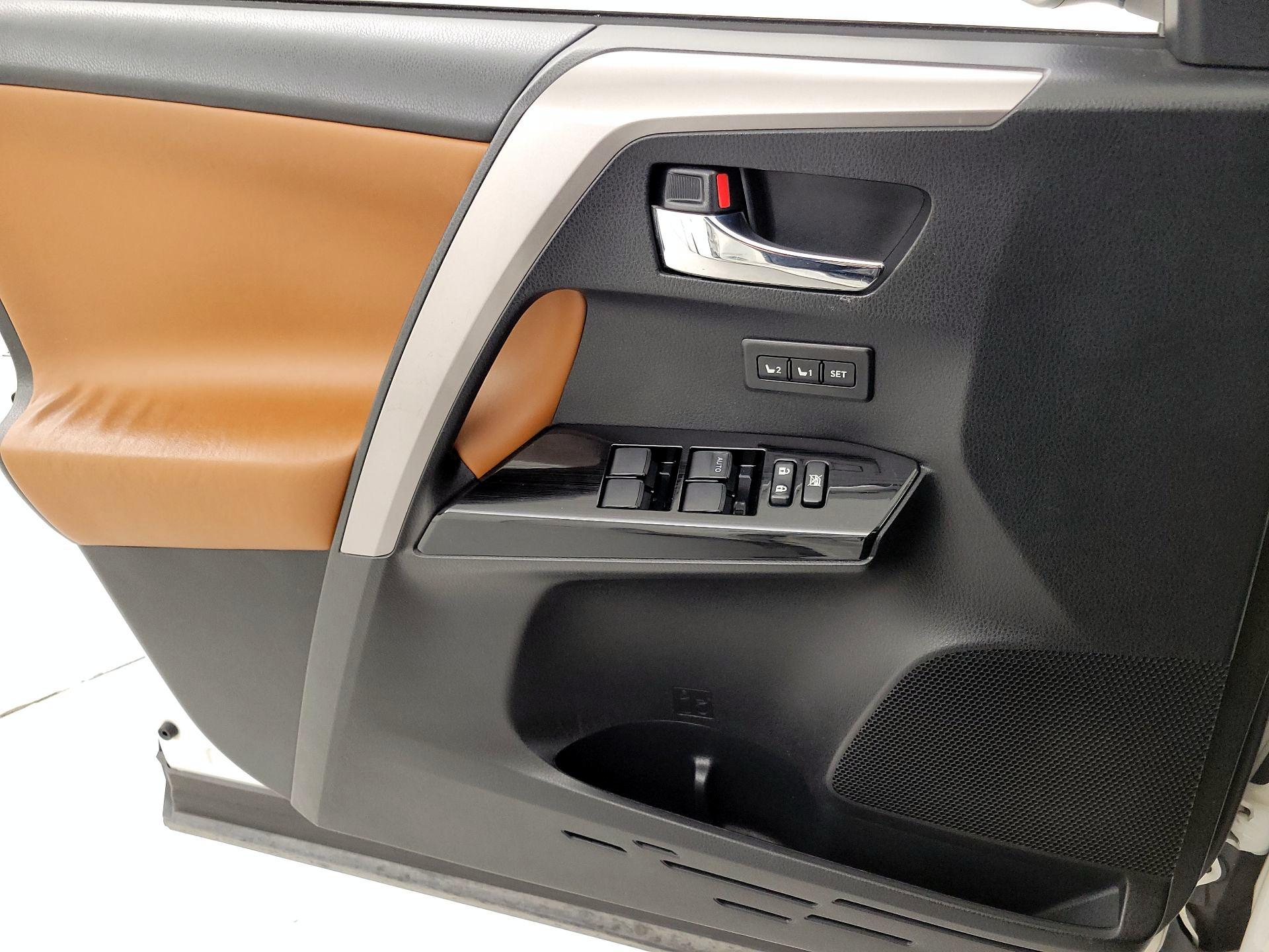 Thumbnail: 2016 Toyota RAV4 - 12