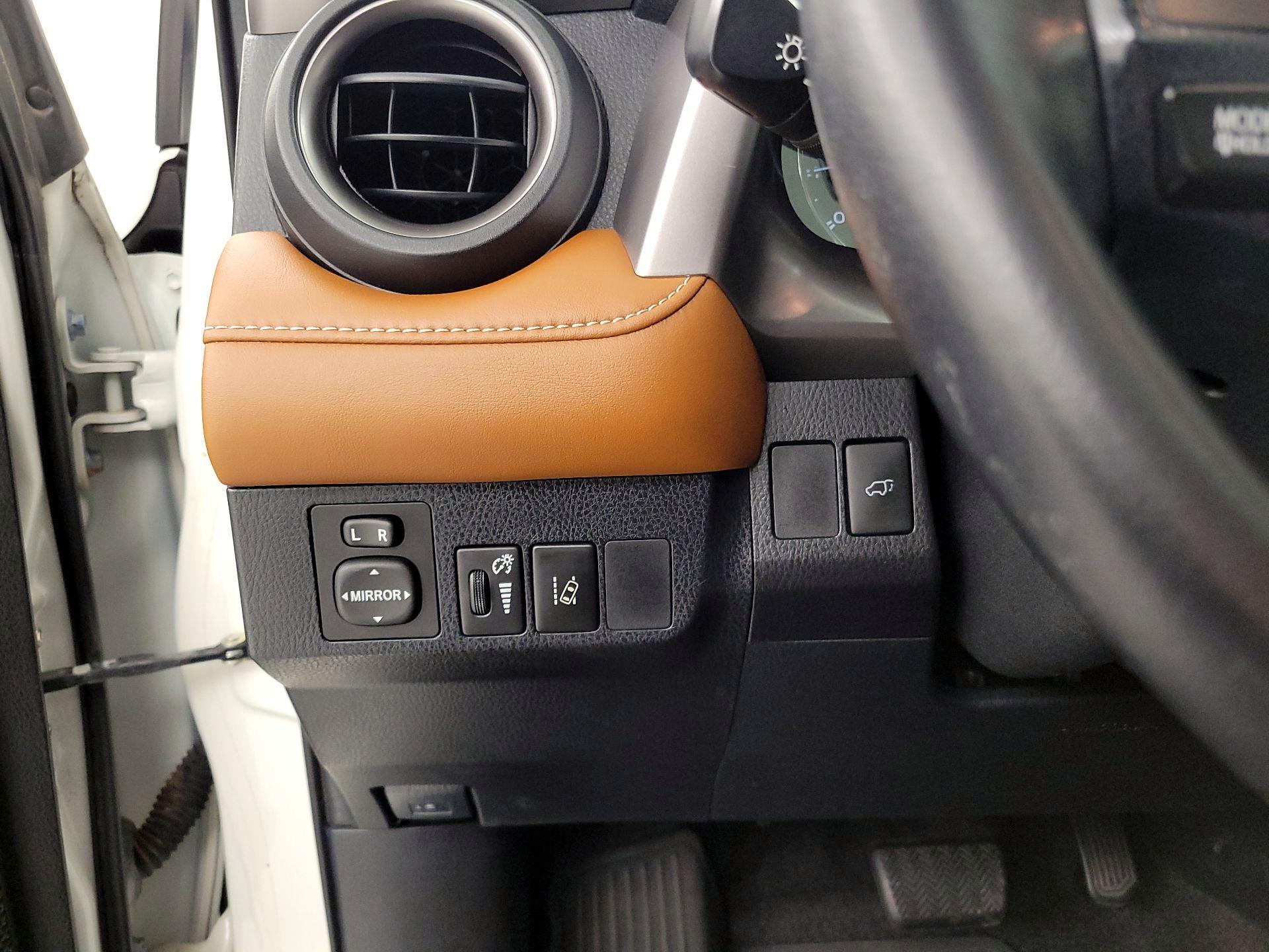 Thumbnail: 2016 Toyota RAV4 - 13