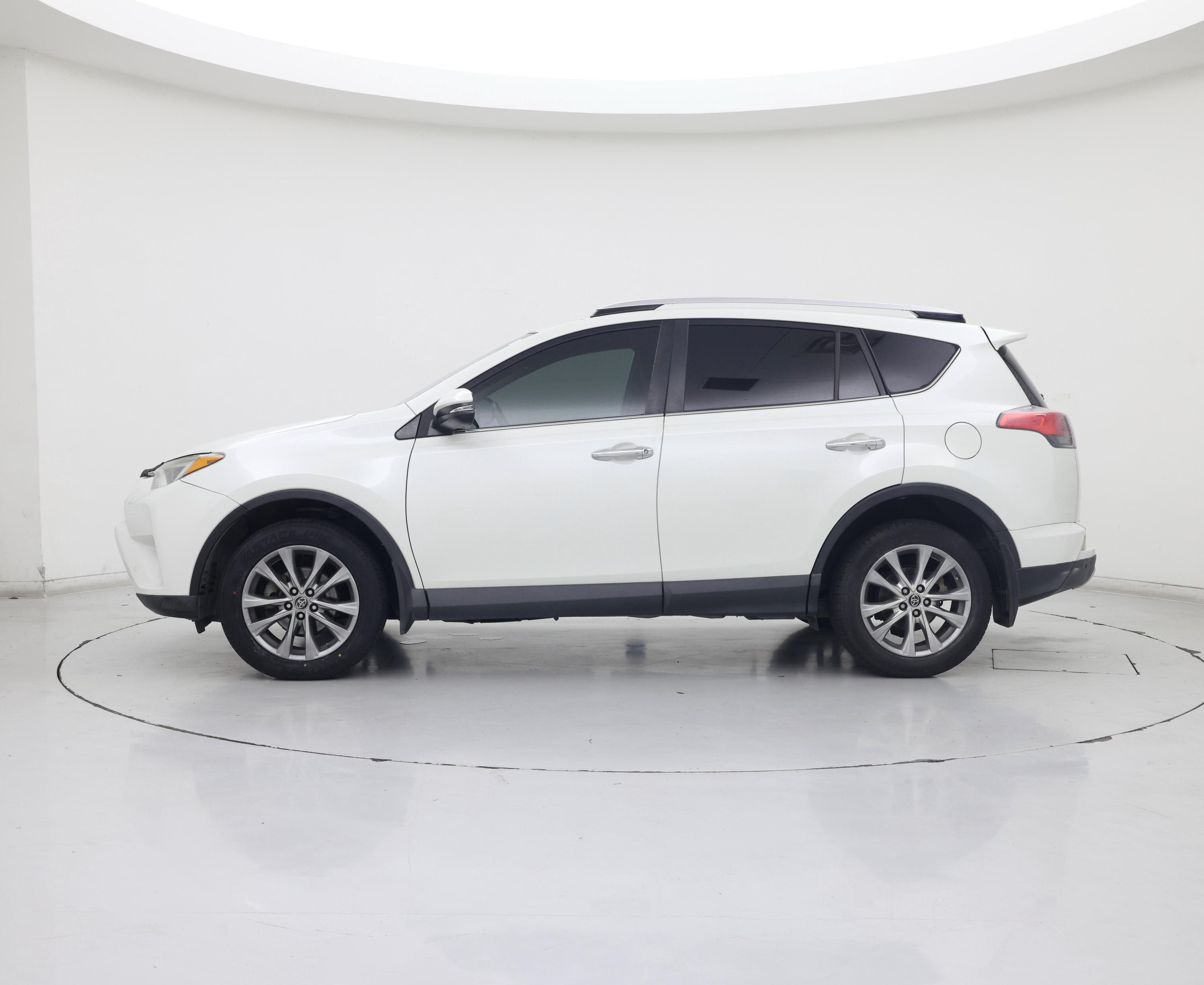 Thumbnail: 2016 Toyota RAV4 - 3