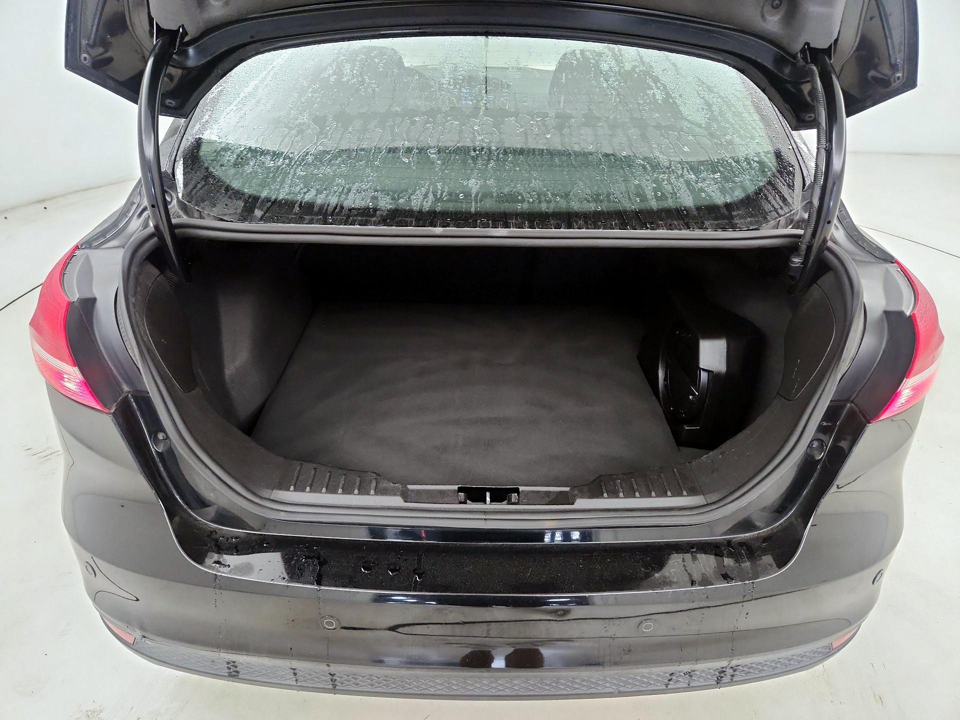 Thumbnail: 2017 Ford Focus - 16