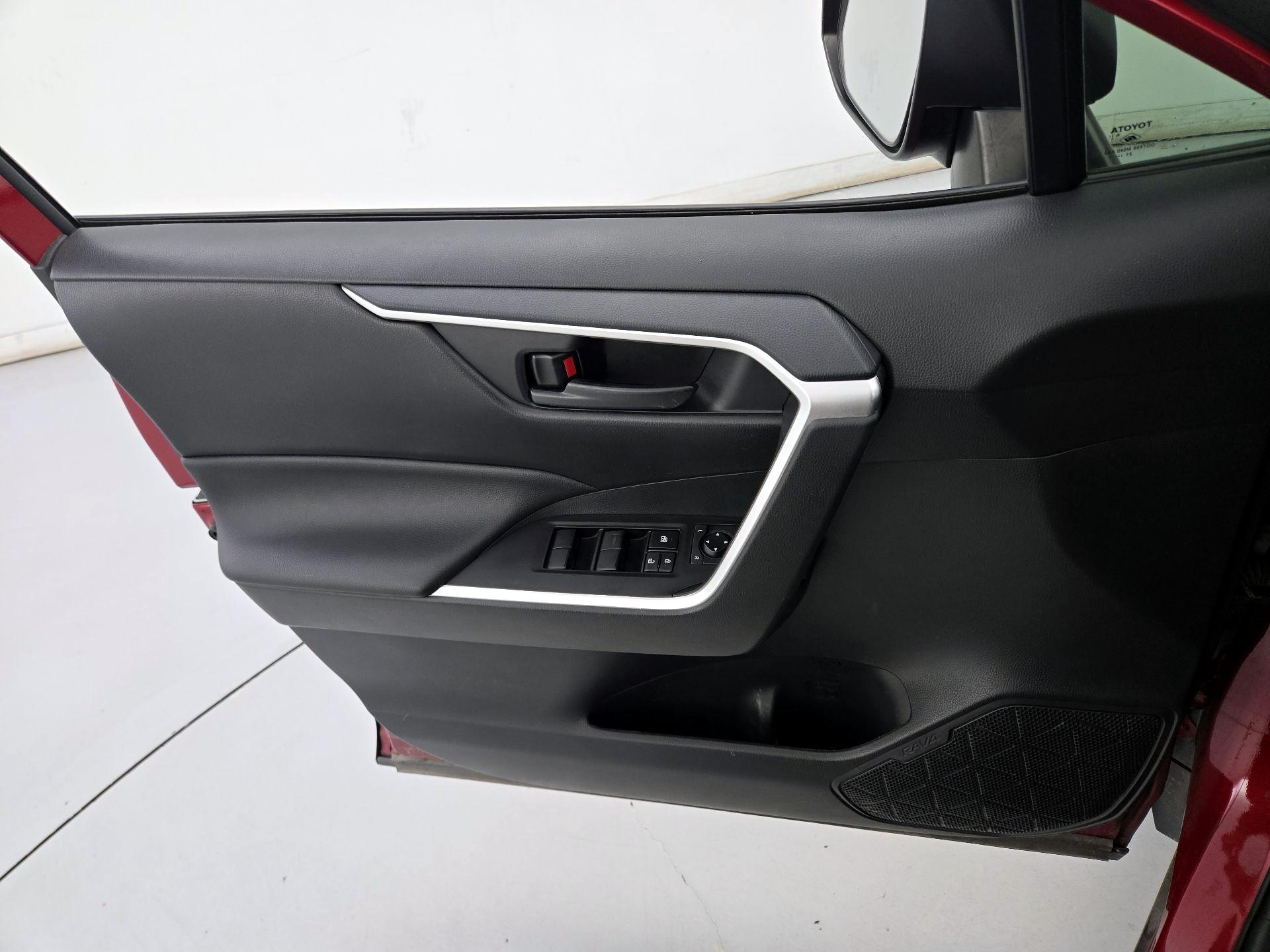 Thumbnail: 2021 Toyota RAV4 - 12