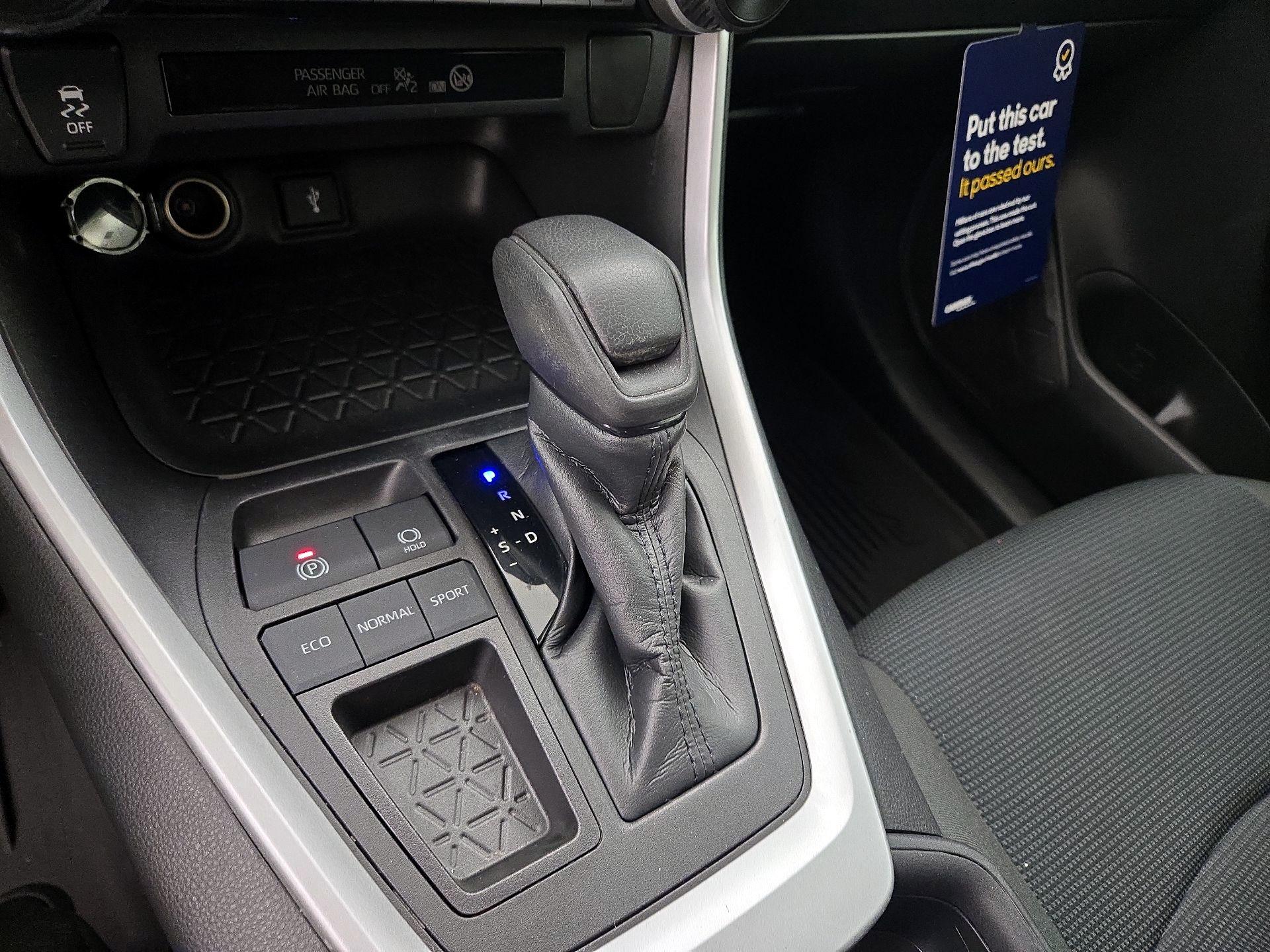 Thumbnail: 2021 Toyota RAV4 - 17