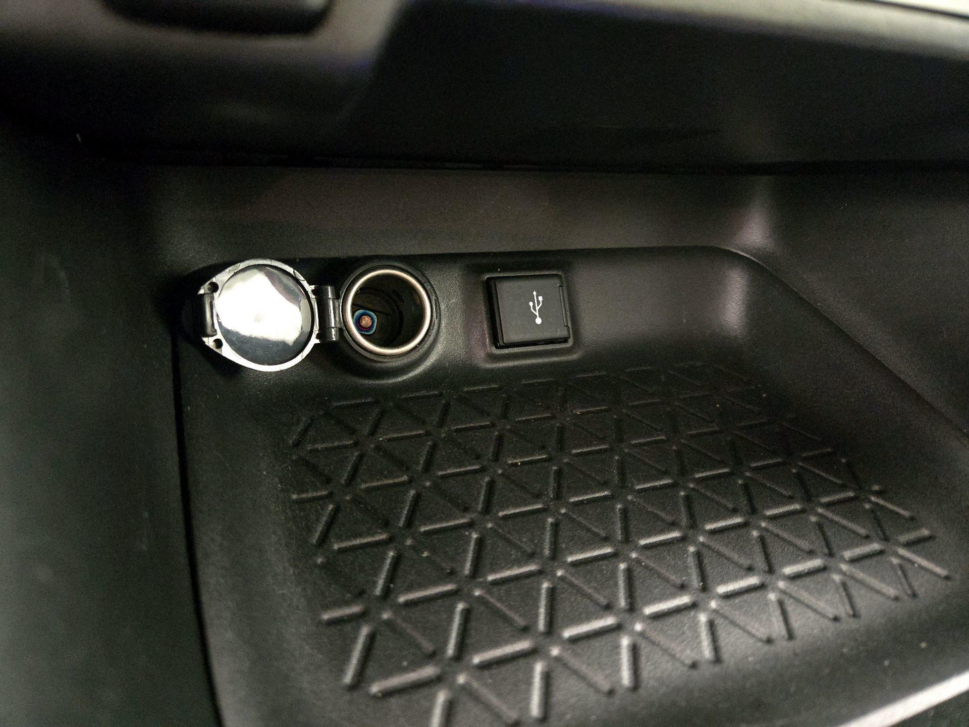 Thumbnail: 2021 Toyota RAV4 - 18