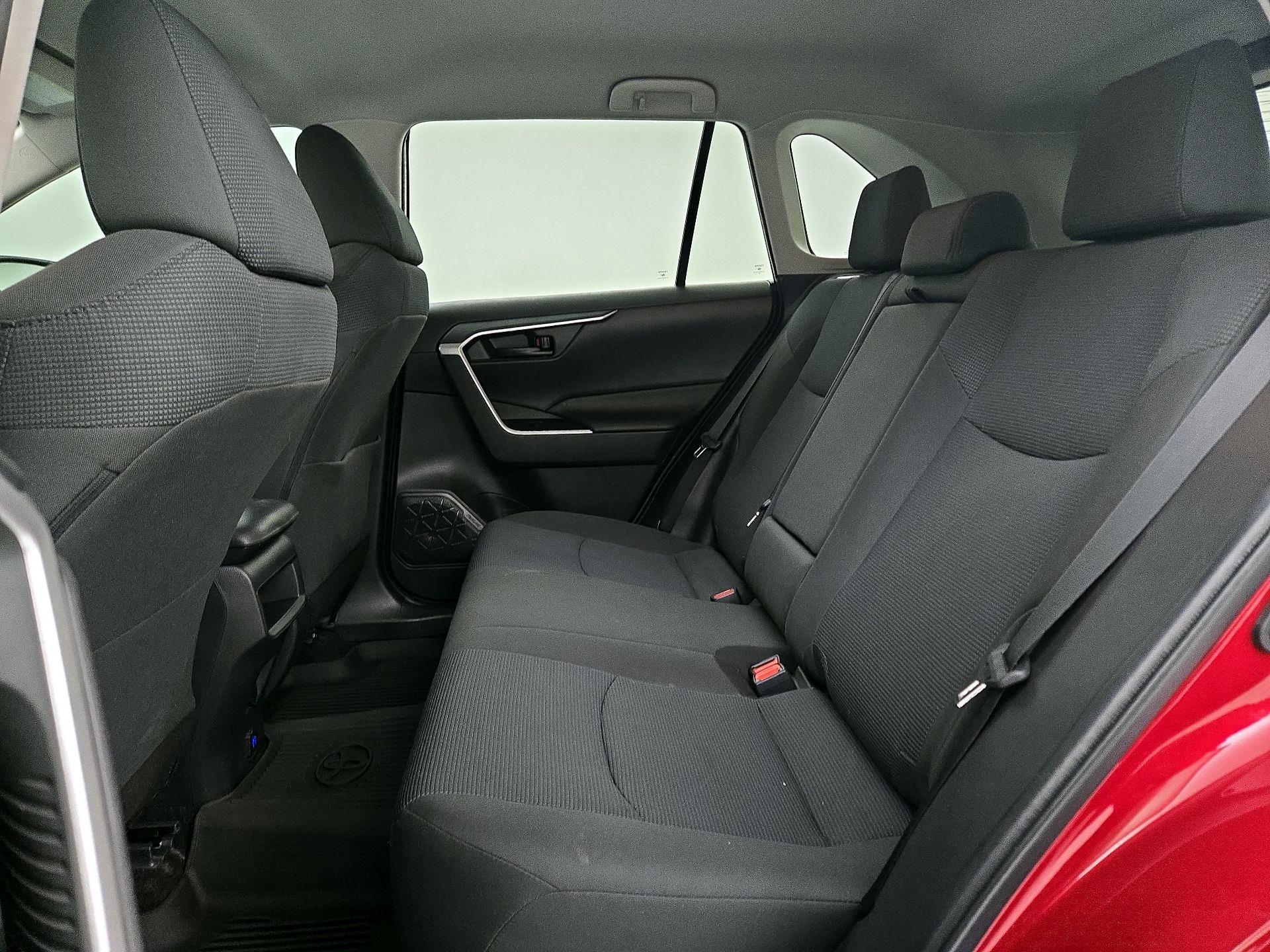 Thumbnail: 2021 Toyota RAV4 - 19