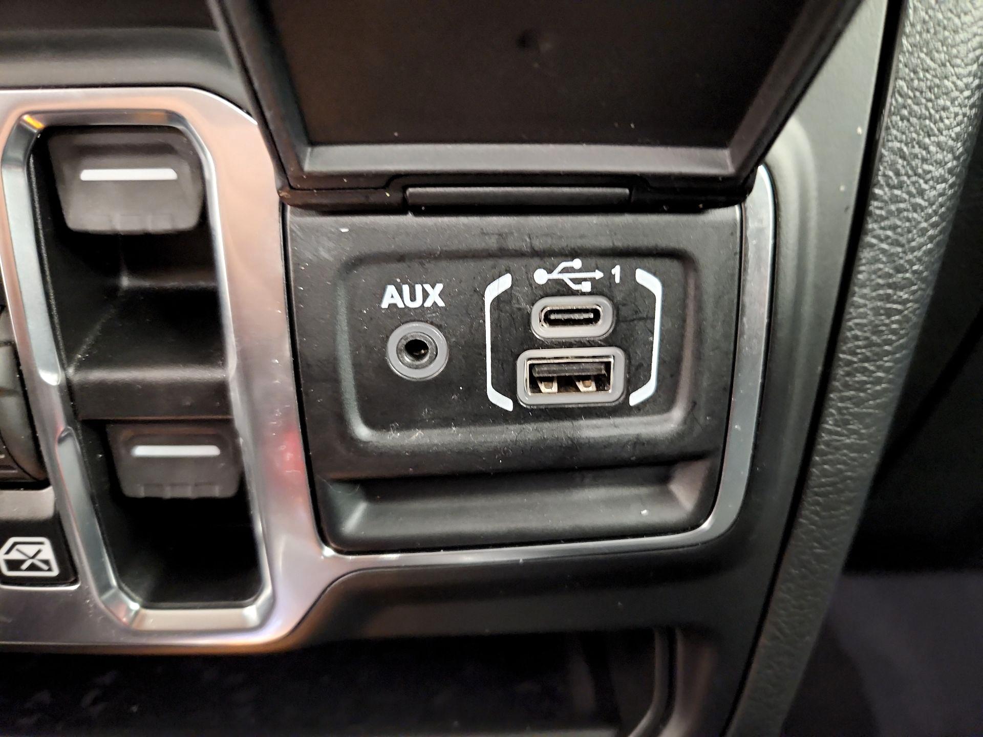 Thumbnail: 2021 Jeep Wrangler - 18