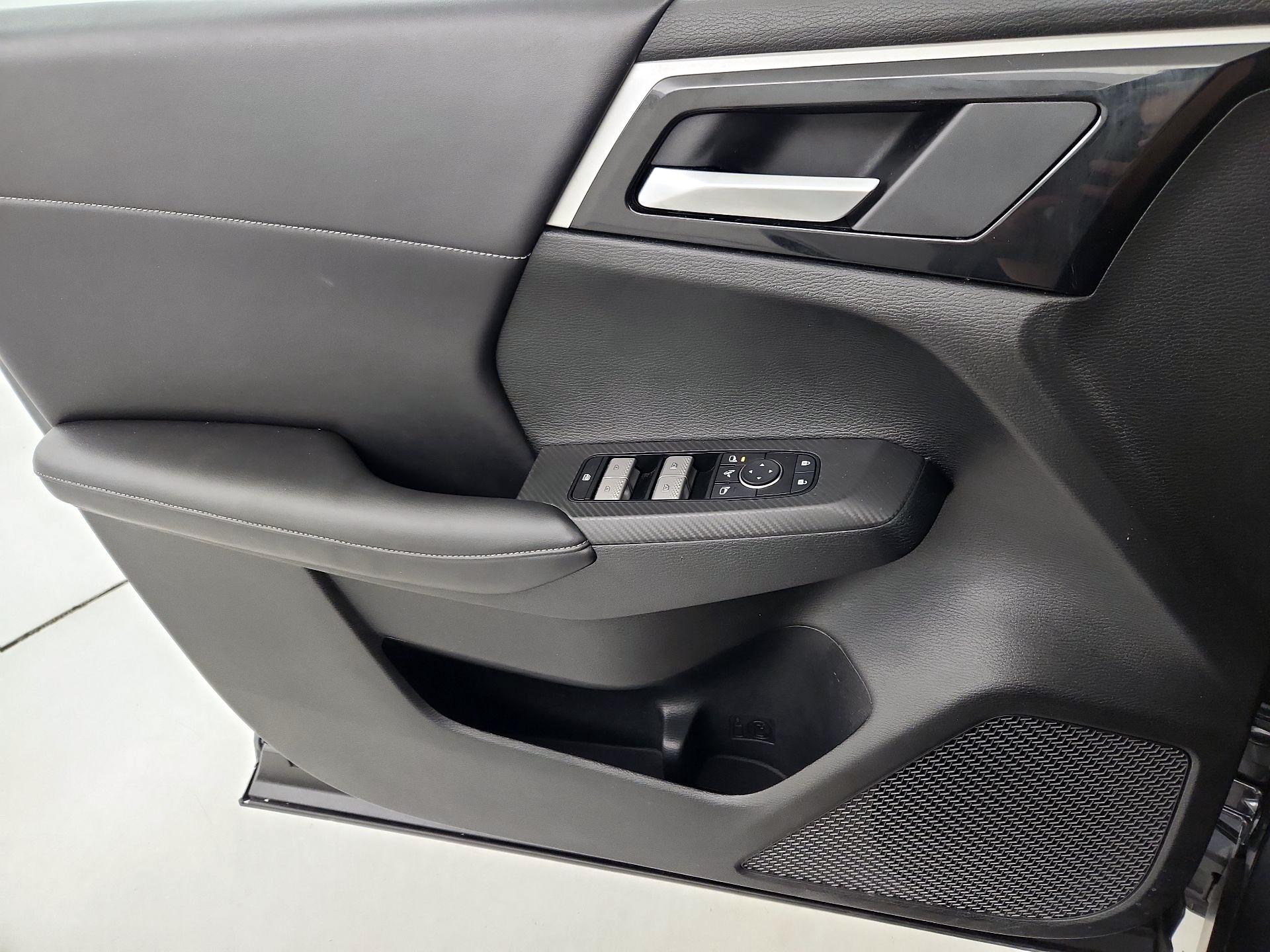 Thumbnail: 2024 Mitsubishi Outlander - 12