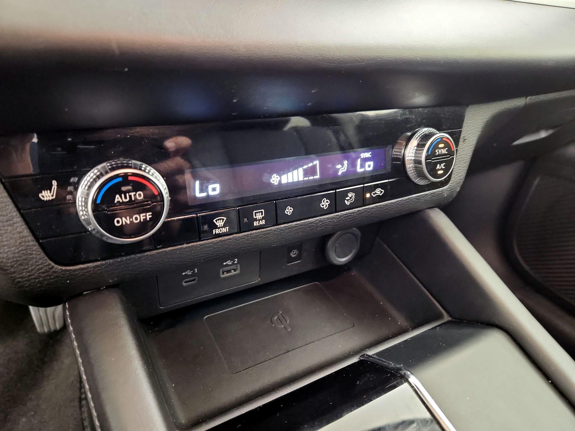 Thumbnail: 2024 Mitsubishi Outlander - 17