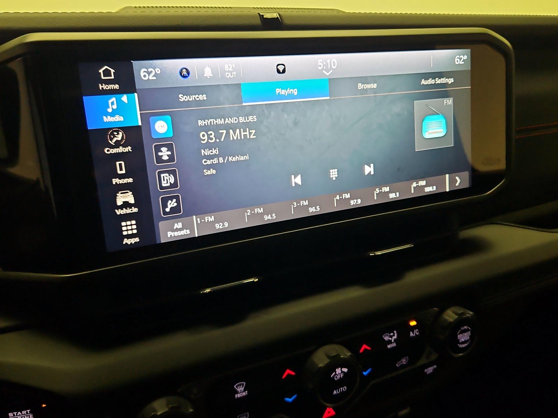 Thumbnail: 2024 Jeep Wrangler - 15