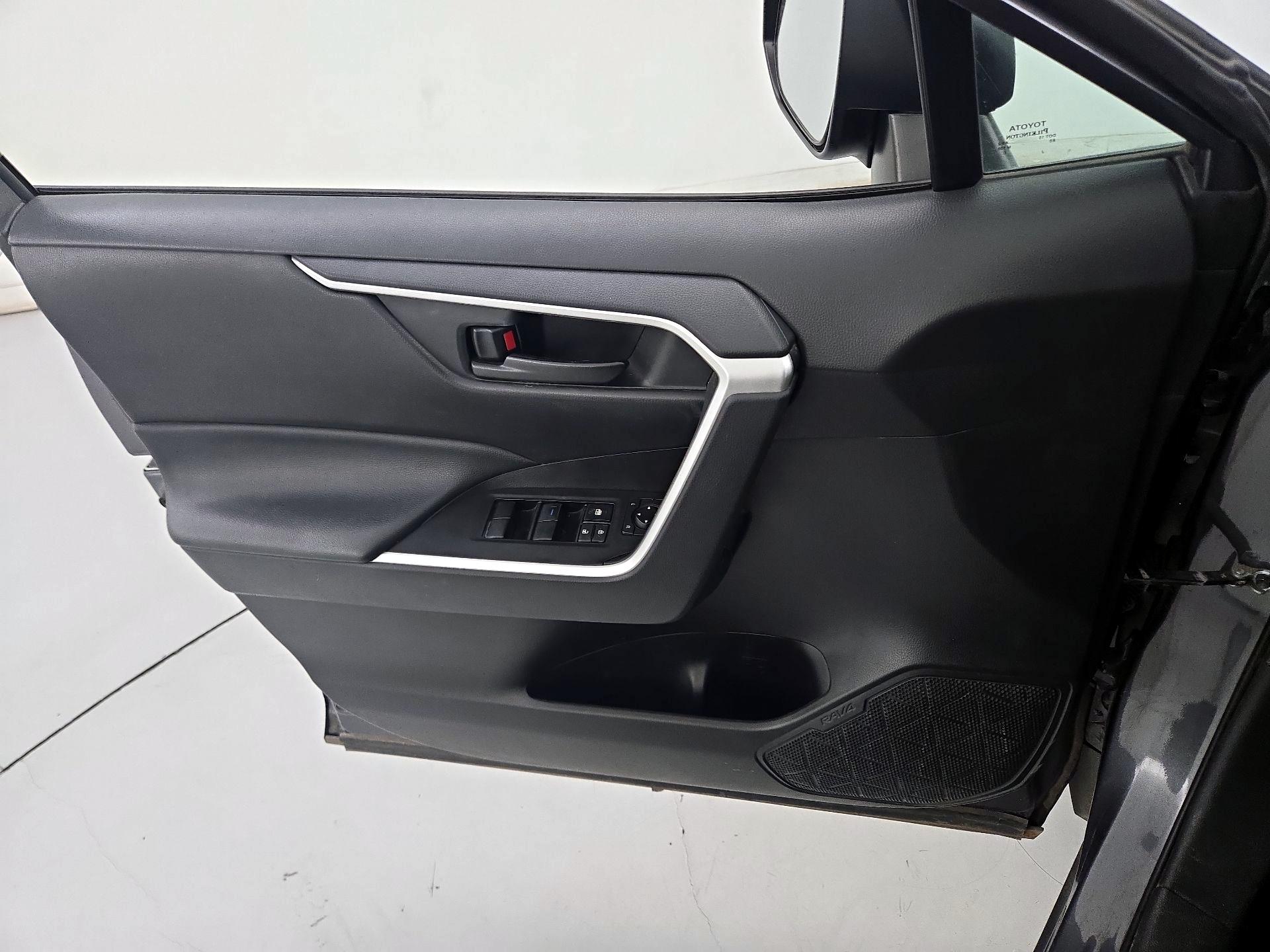 Thumbnail: 2022 Toyota RAV4 - 12