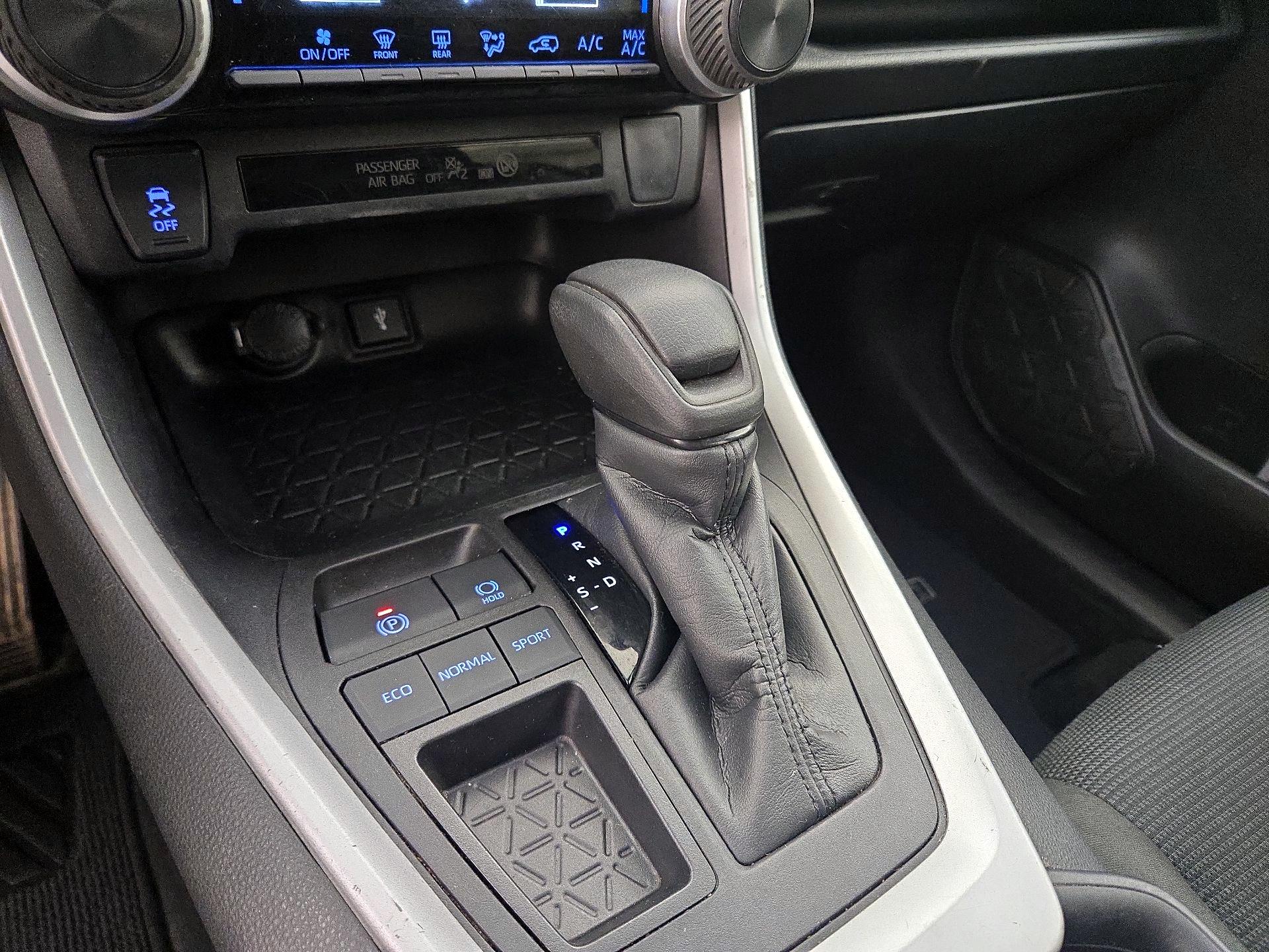 Thumbnail: 2022 Toyota RAV4 - 17