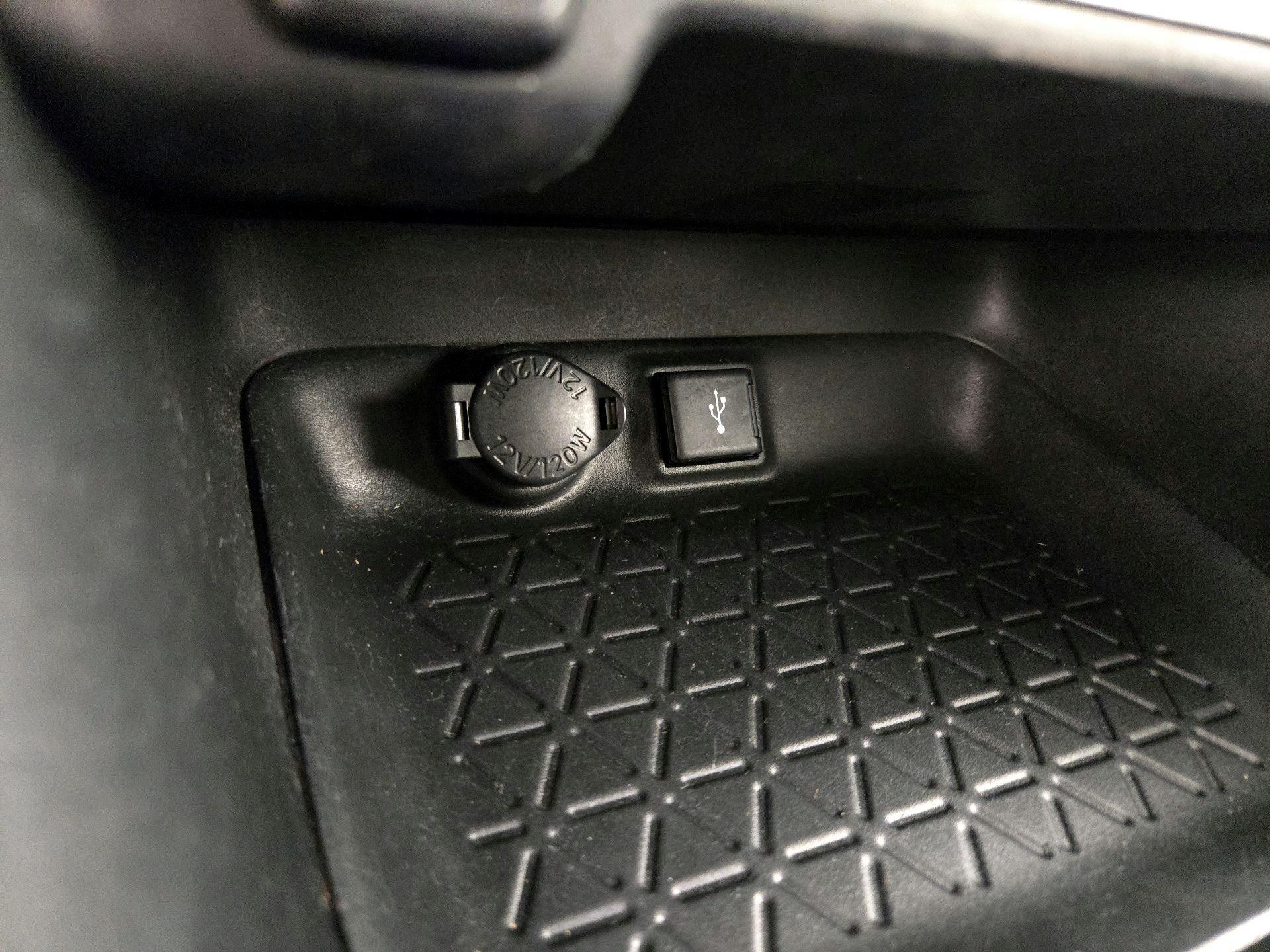 Thumbnail: 2022 Toyota RAV4 - 18