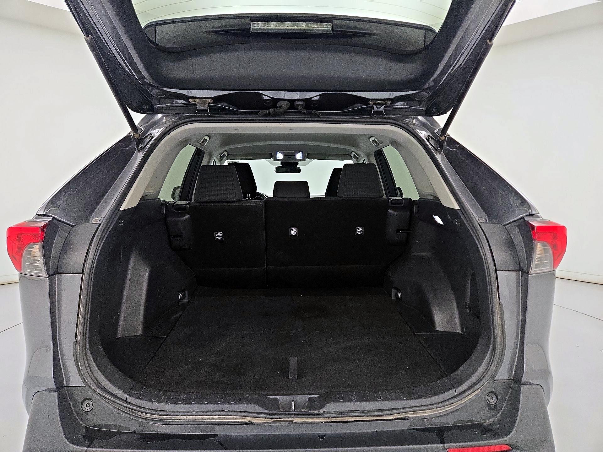 Thumbnail: 2022 Toyota RAV4 - 20