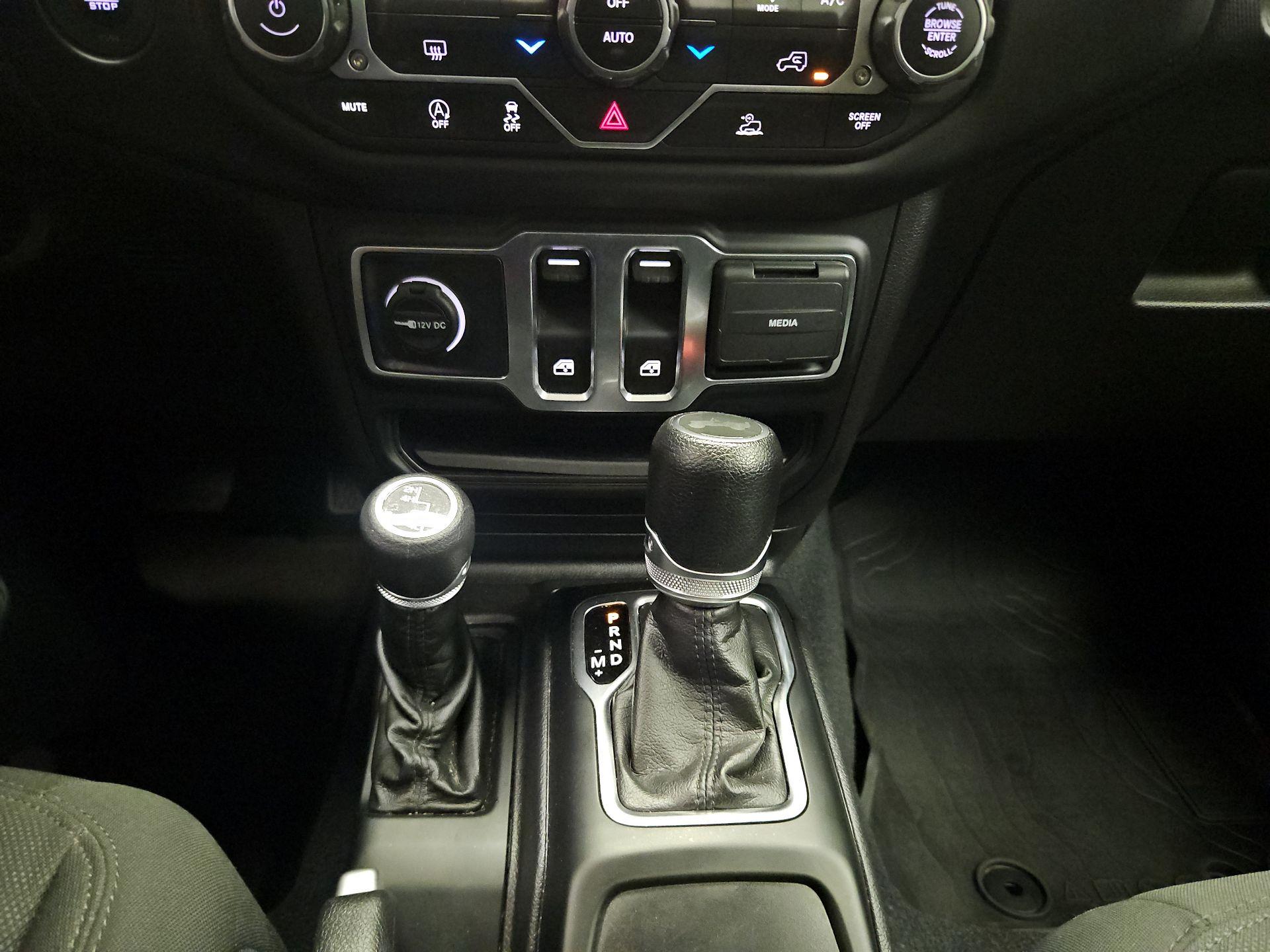 Thumbnail: 2022 Jeep Wrangler - 16