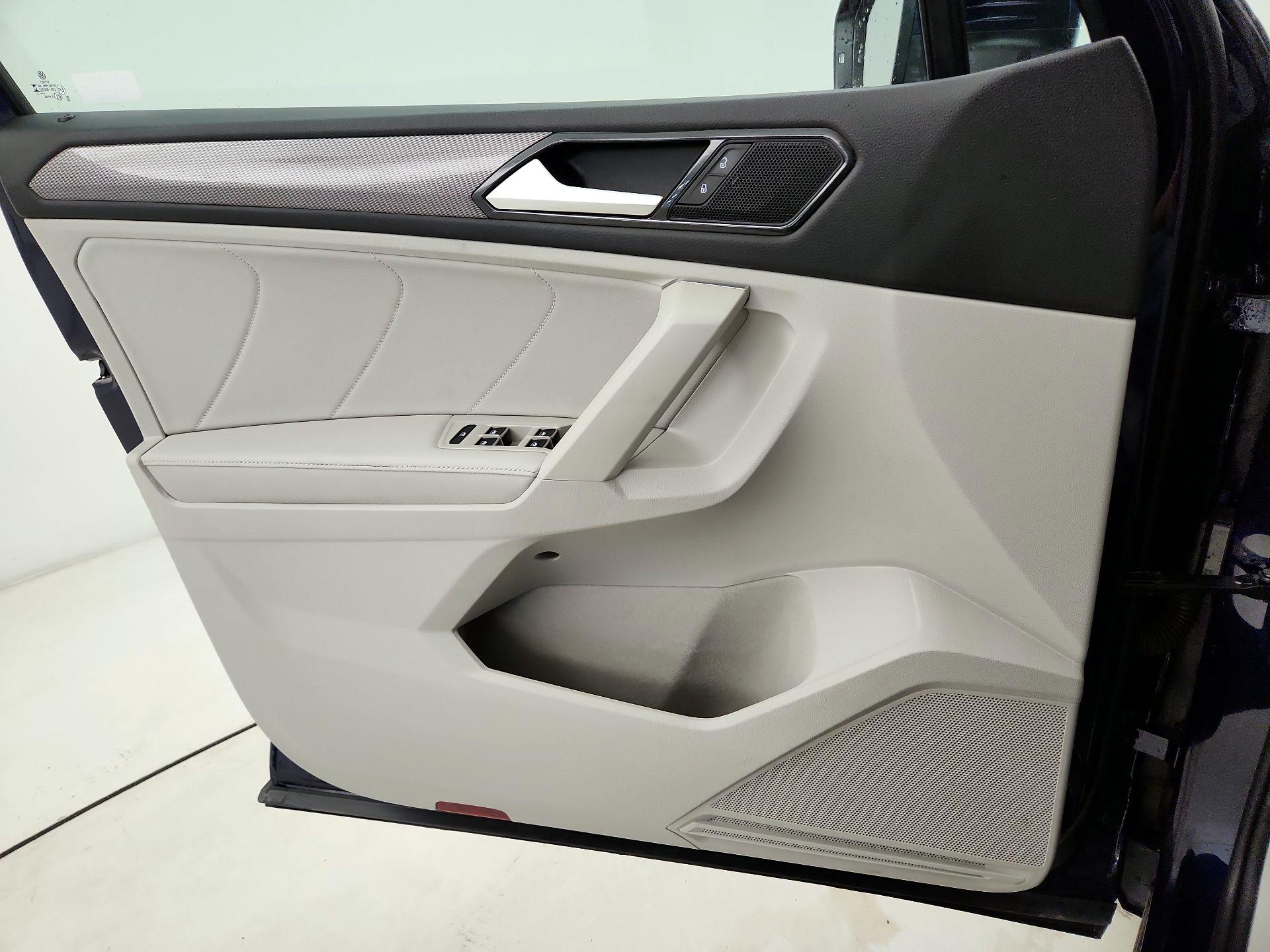 Thumbnail: 2023 Volkswagen Tiguan - 12