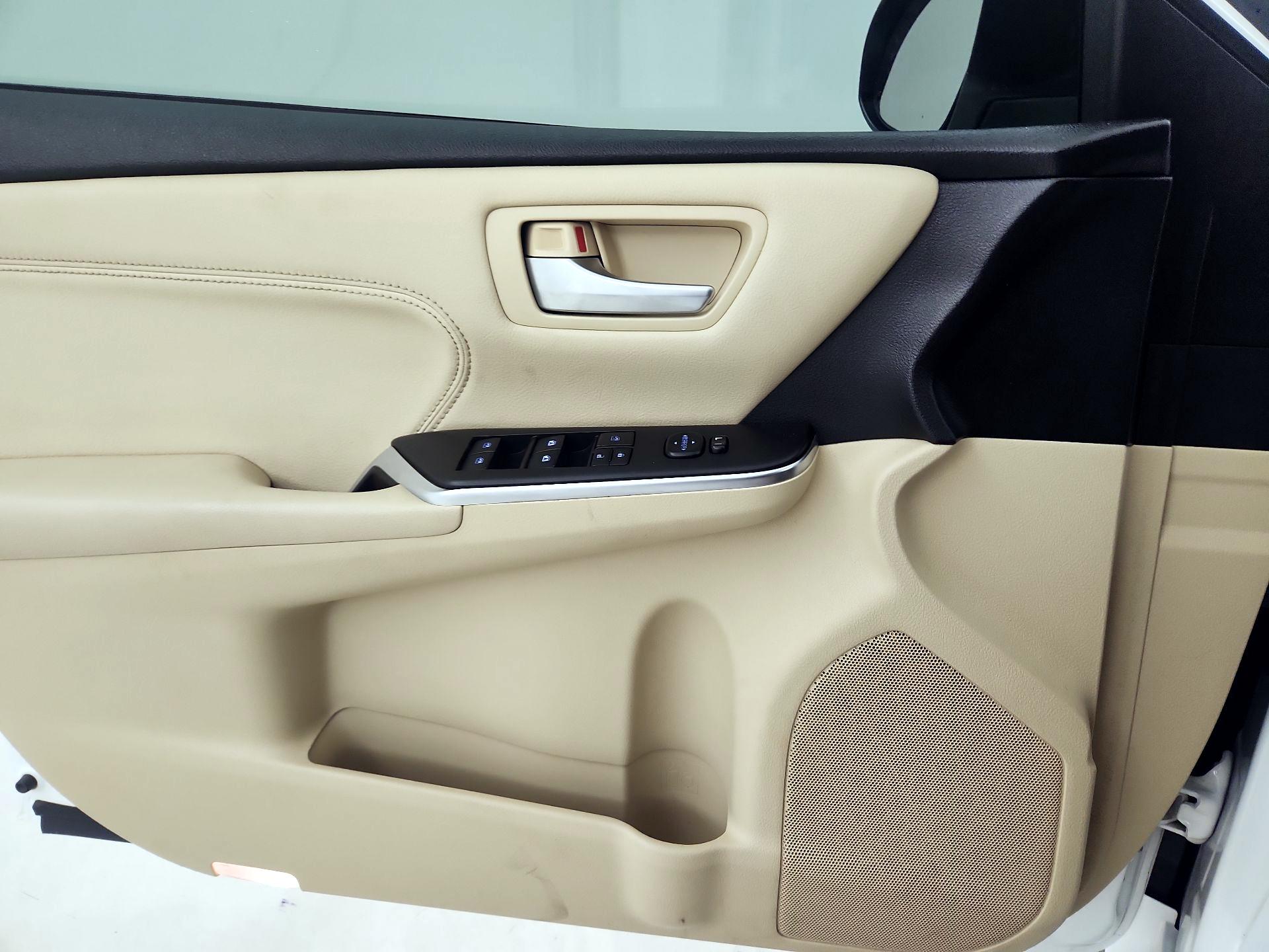 Thumbnail: 2017 Toyota Camry - 12