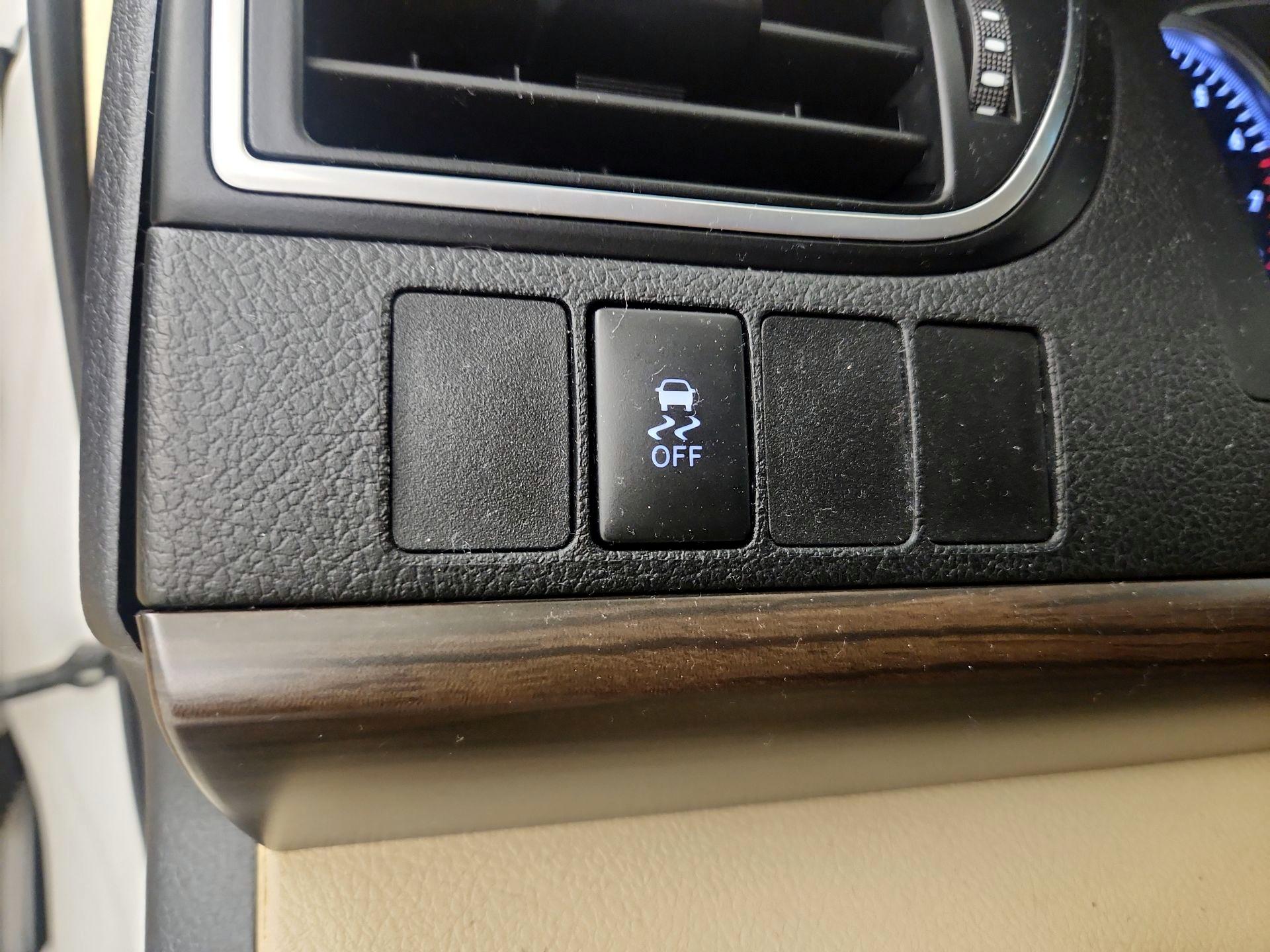 Thumbnail: 2017 Toyota Camry - 13