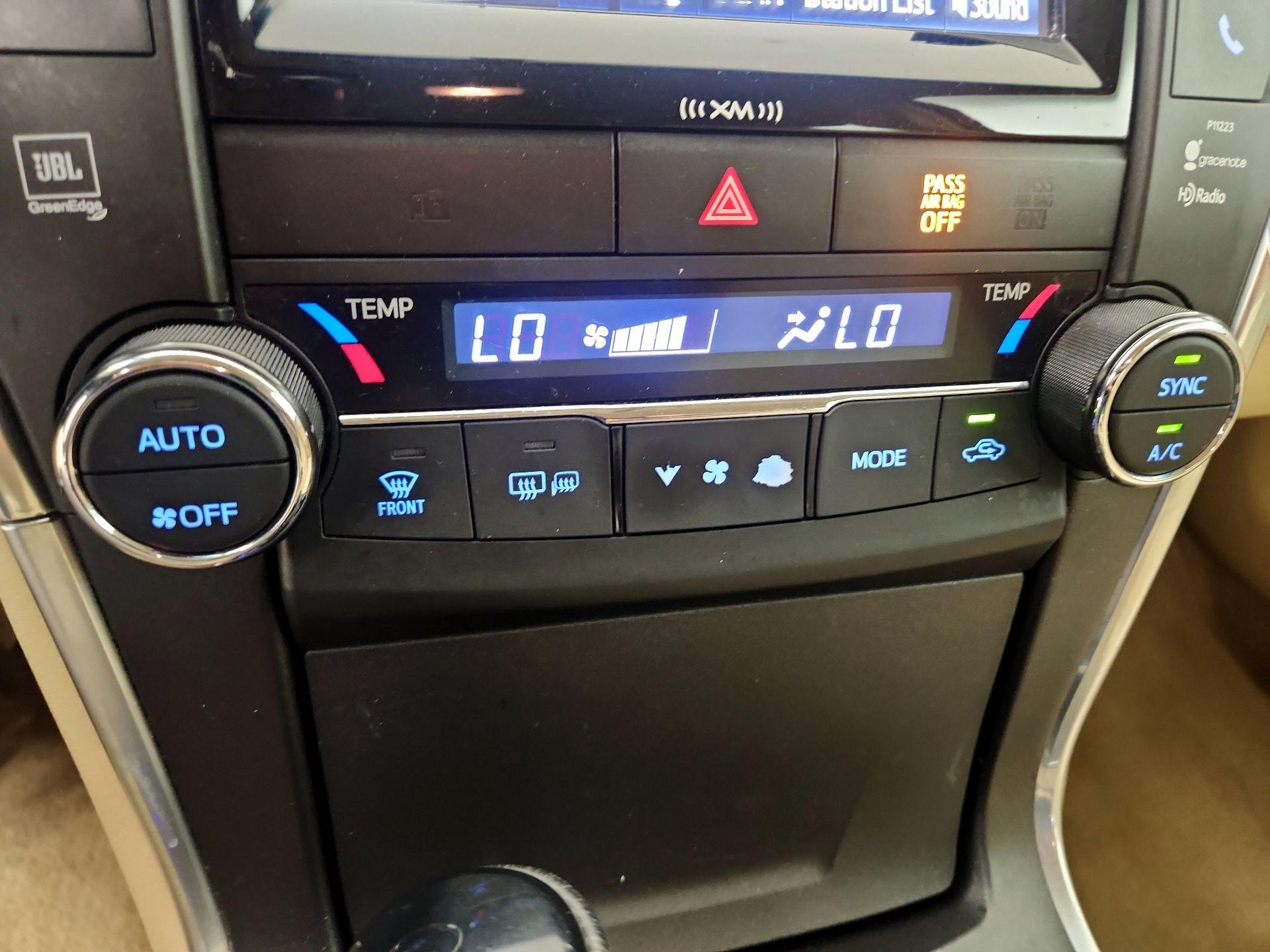 Thumbnail: 2017 Toyota Camry - 16