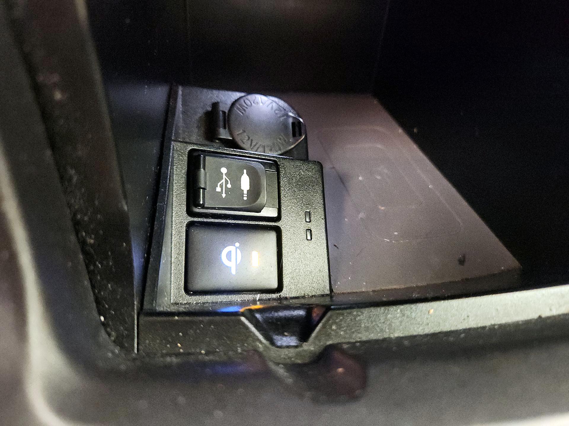 Thumbnail: 2017 Toyota Camry - 18