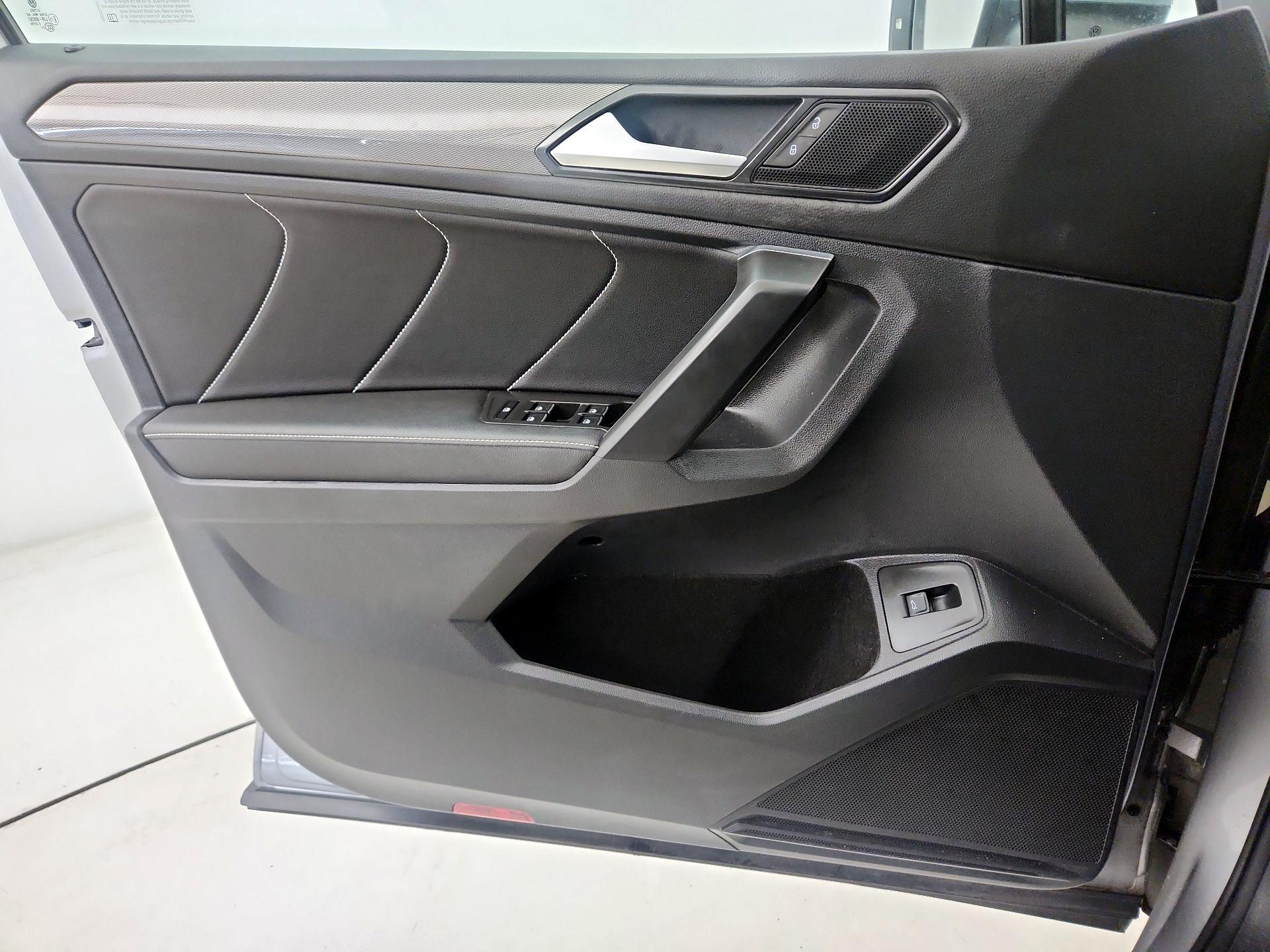 Thumbnail: 2022 Volkswagen Tiguan - 12