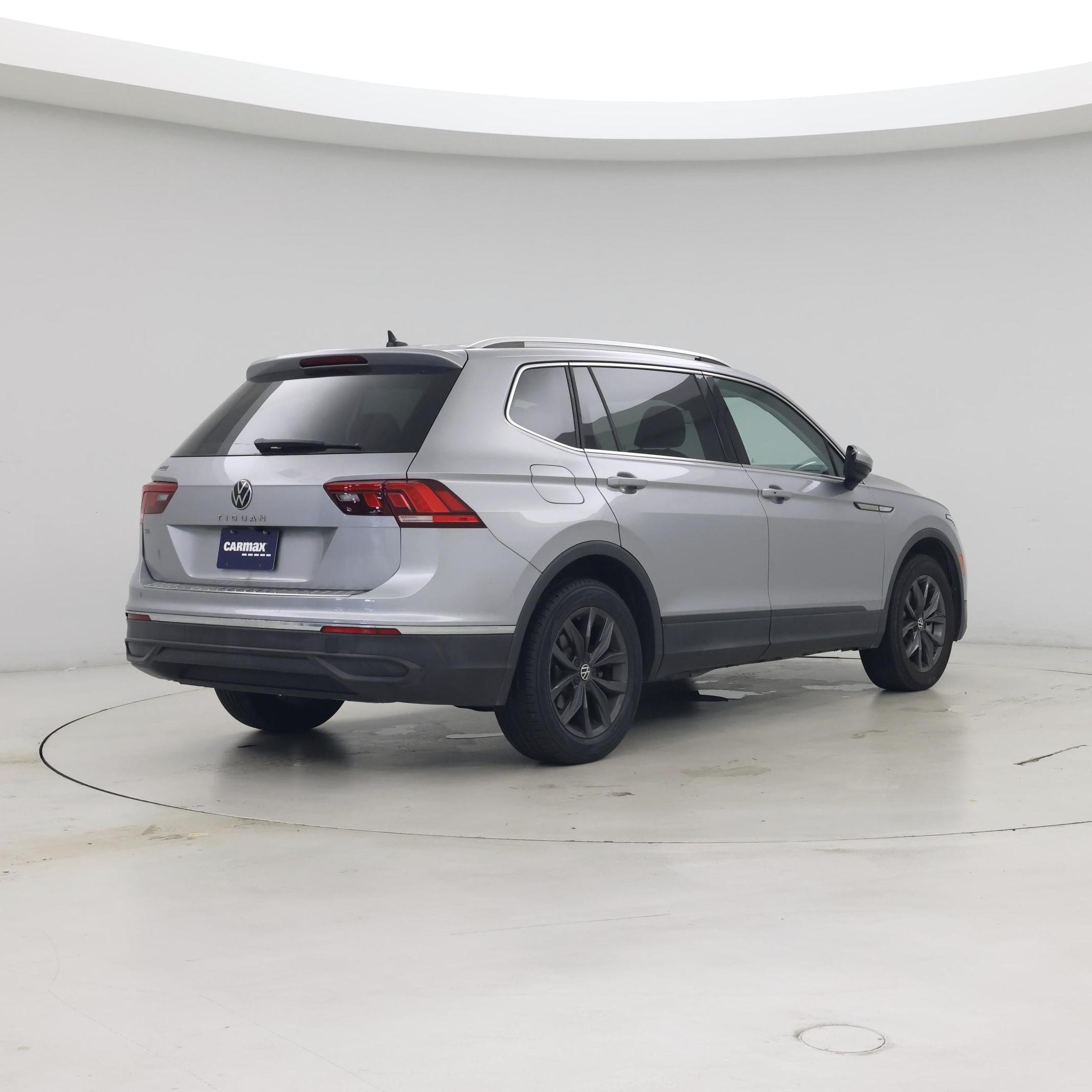 Thumbnail: 2022 Volkswagen Tiguan - 8