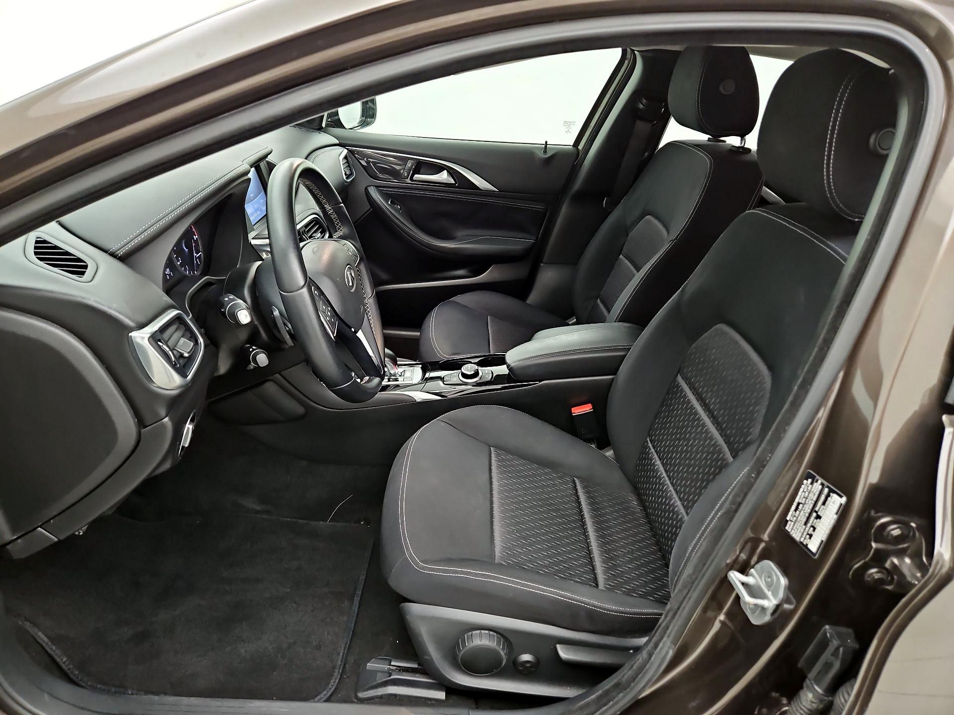 Thumbnail: 2018 INFINITI QX30 - 11