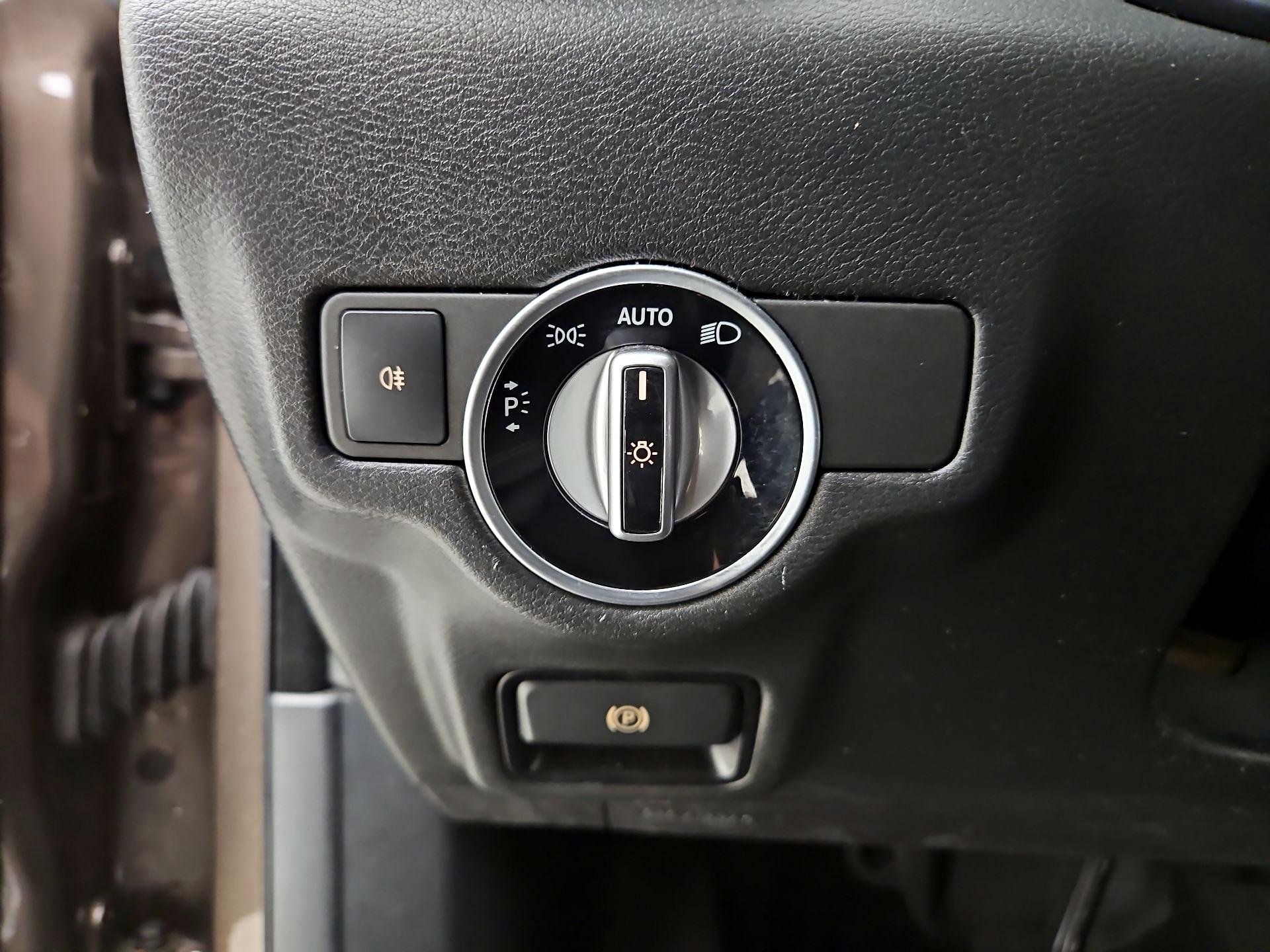 Thumbnail: 2018 INFINITI QX30 - 13