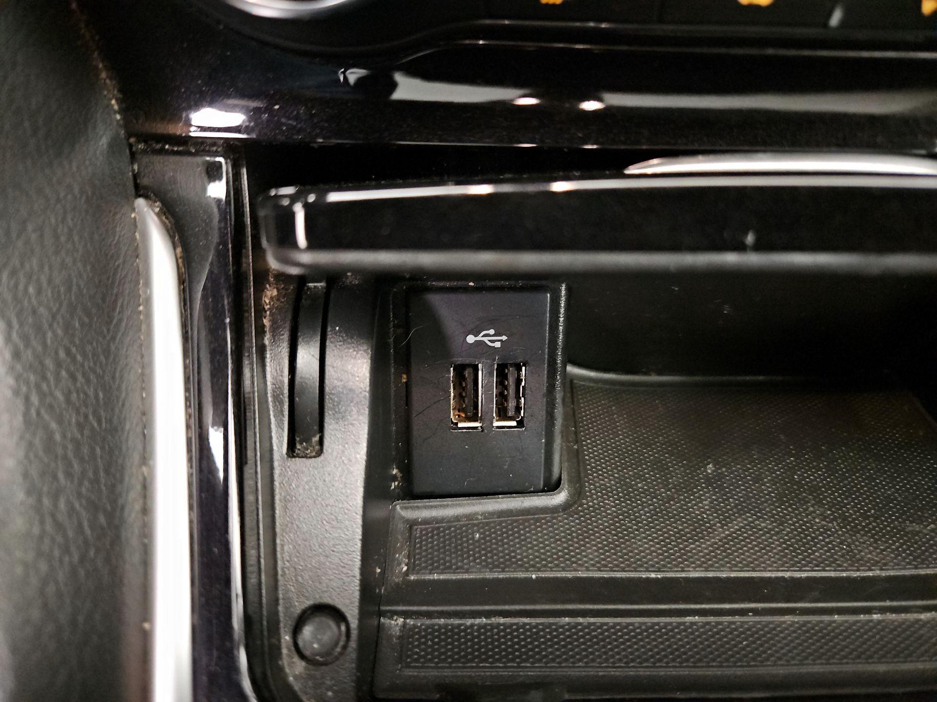 Thumbnail: 2018 INFINITI QX30 - 18