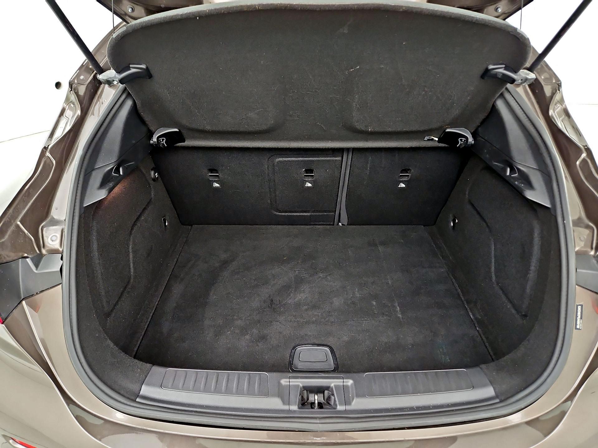 Thumbnail: 2018 INFINITI QX30 - 20