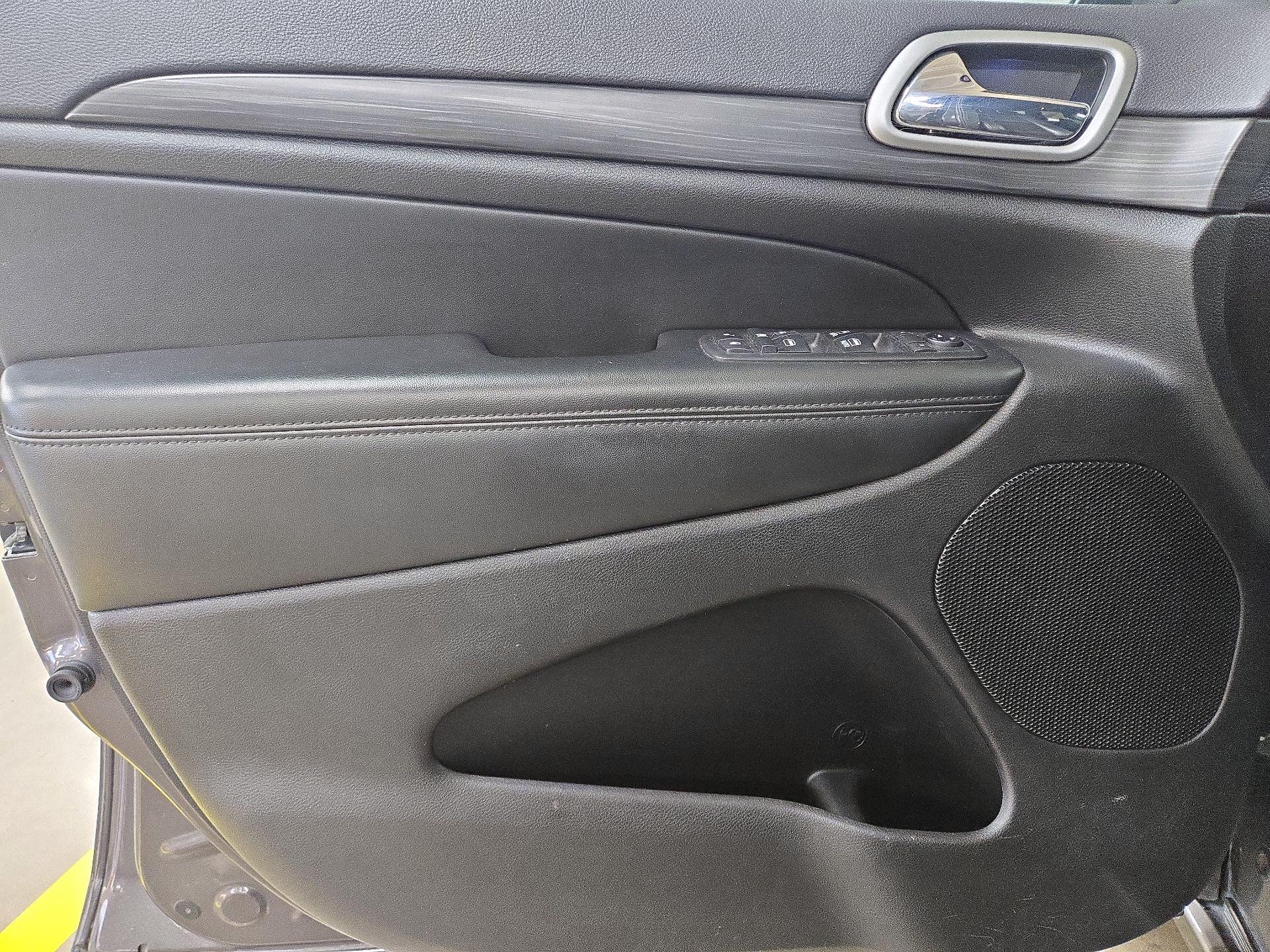 Thumbnail: 2019 Jeep Grand Cherokee - 12