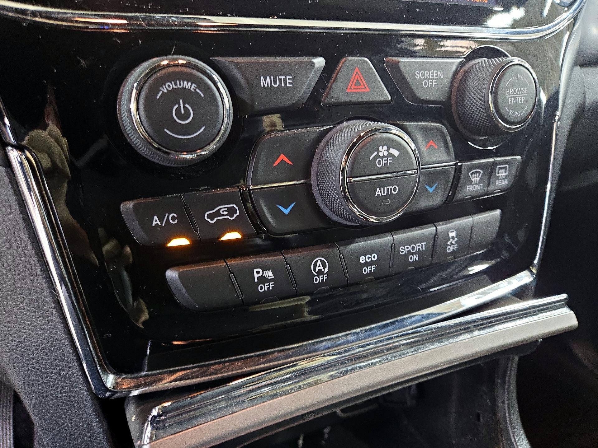 Thumbnail: 2019 Jeep Grand Cherokee - 17