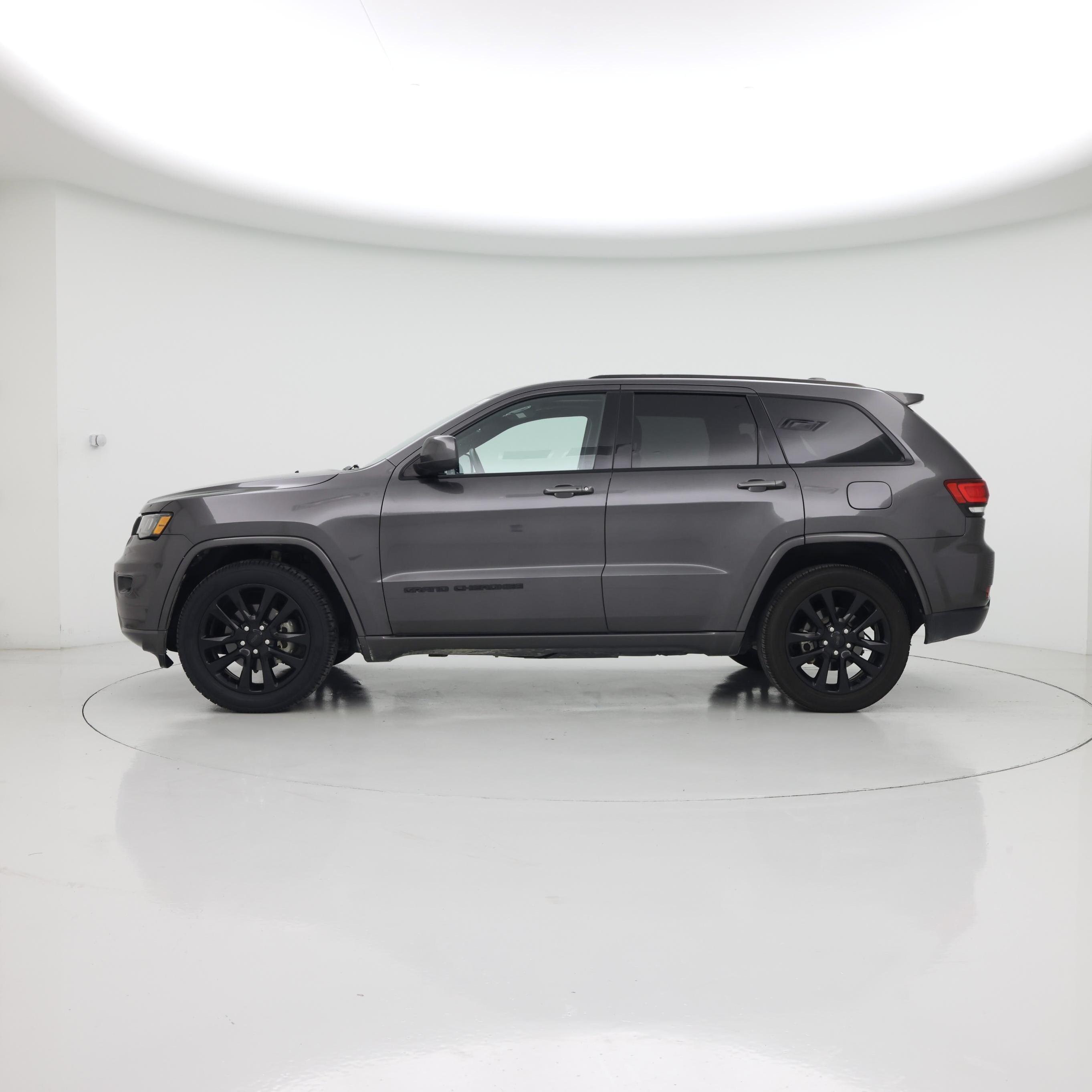 Thumbnail: 2019 Jeep Grand Cherokee - 3