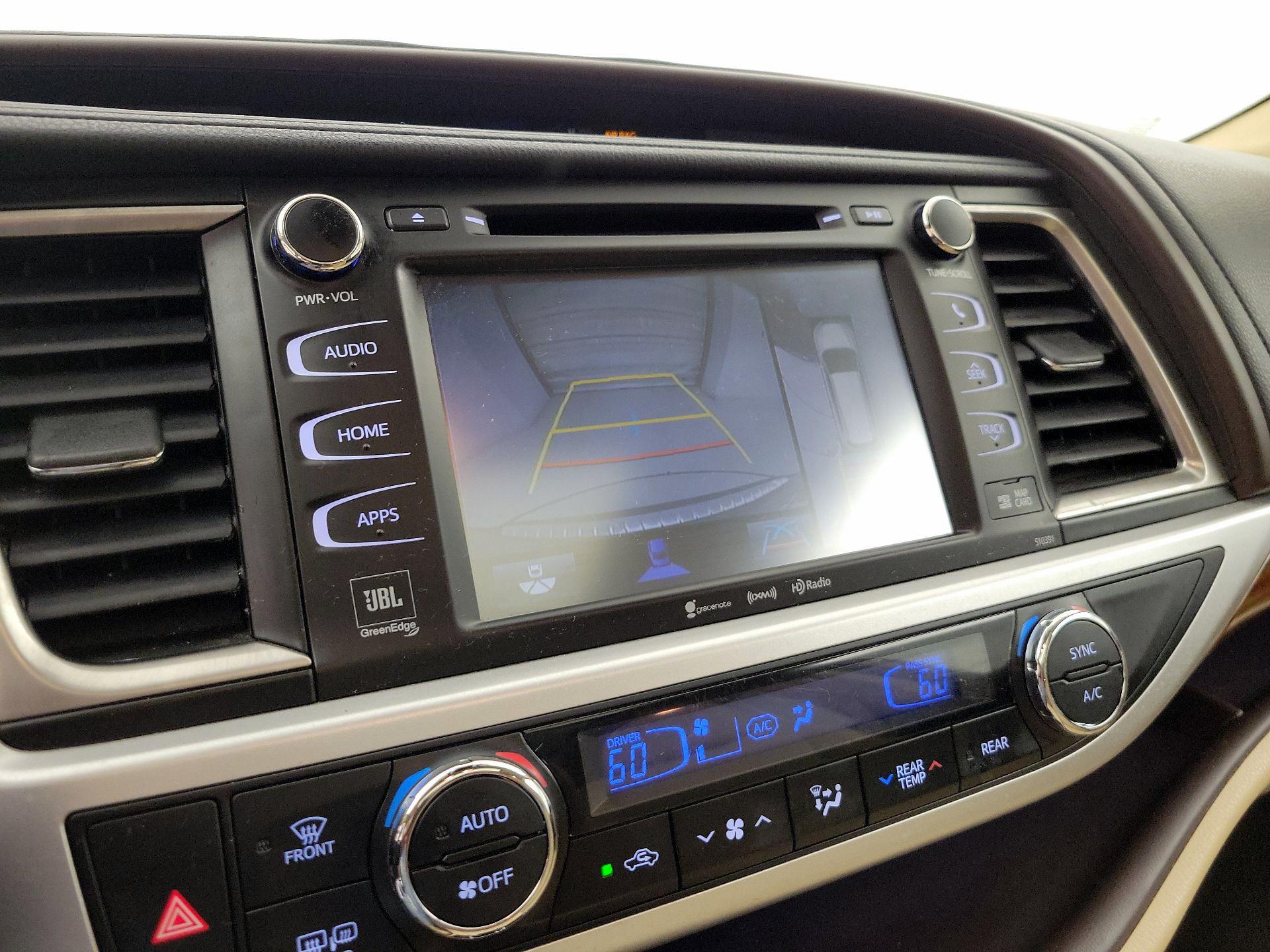 Thumbnail: 2019 Toyota Highlander - 15