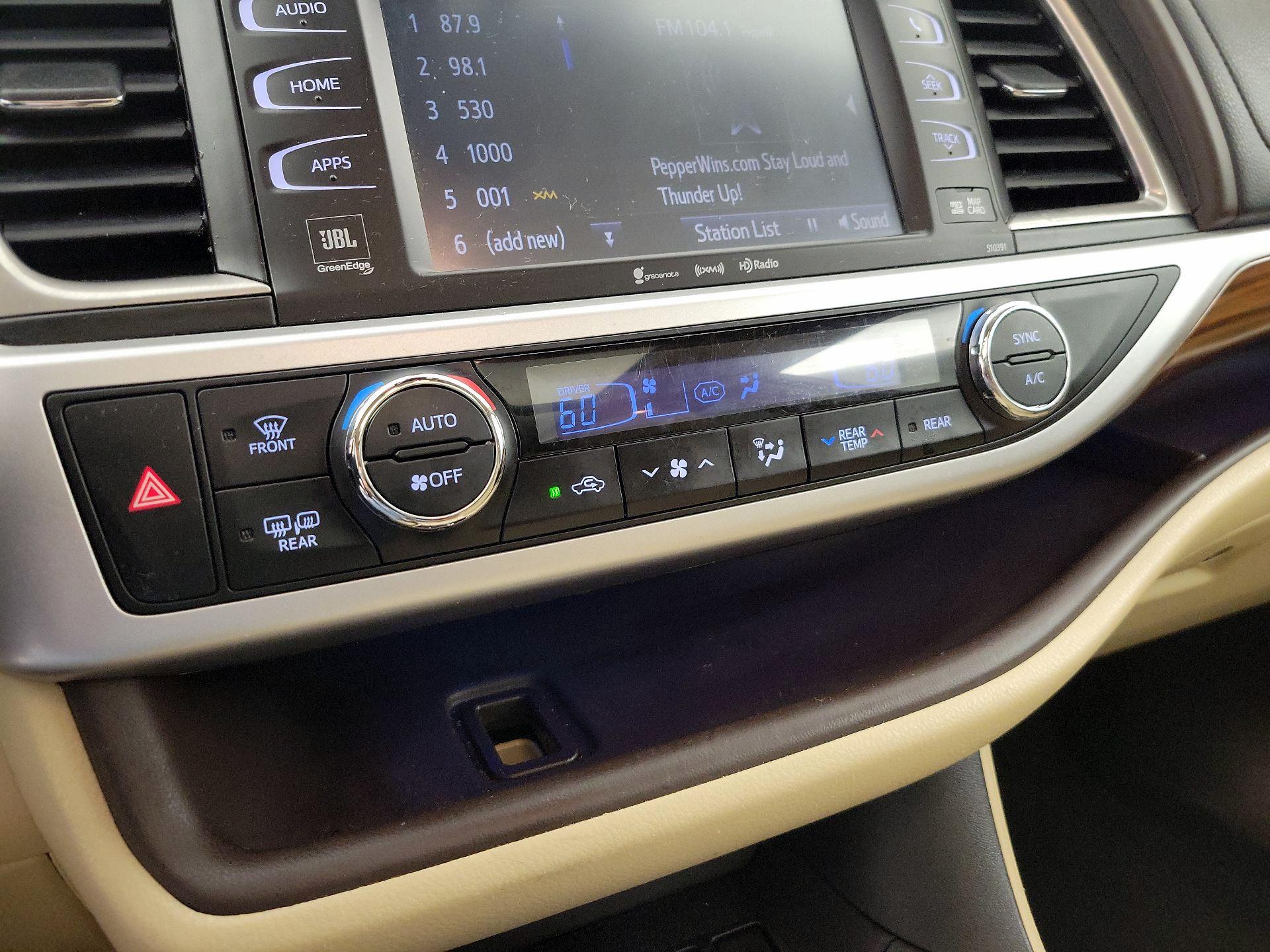 Thumbnail: 2019 Toyota Highlander - 17