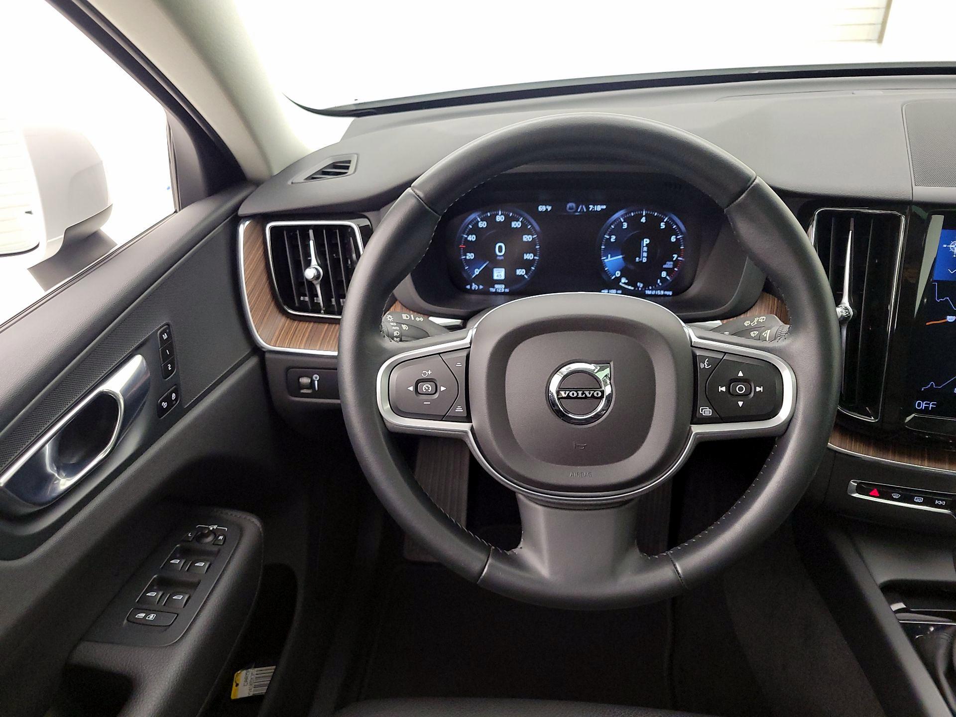 Thumbnail: 2021 Volvo XC60 - 10