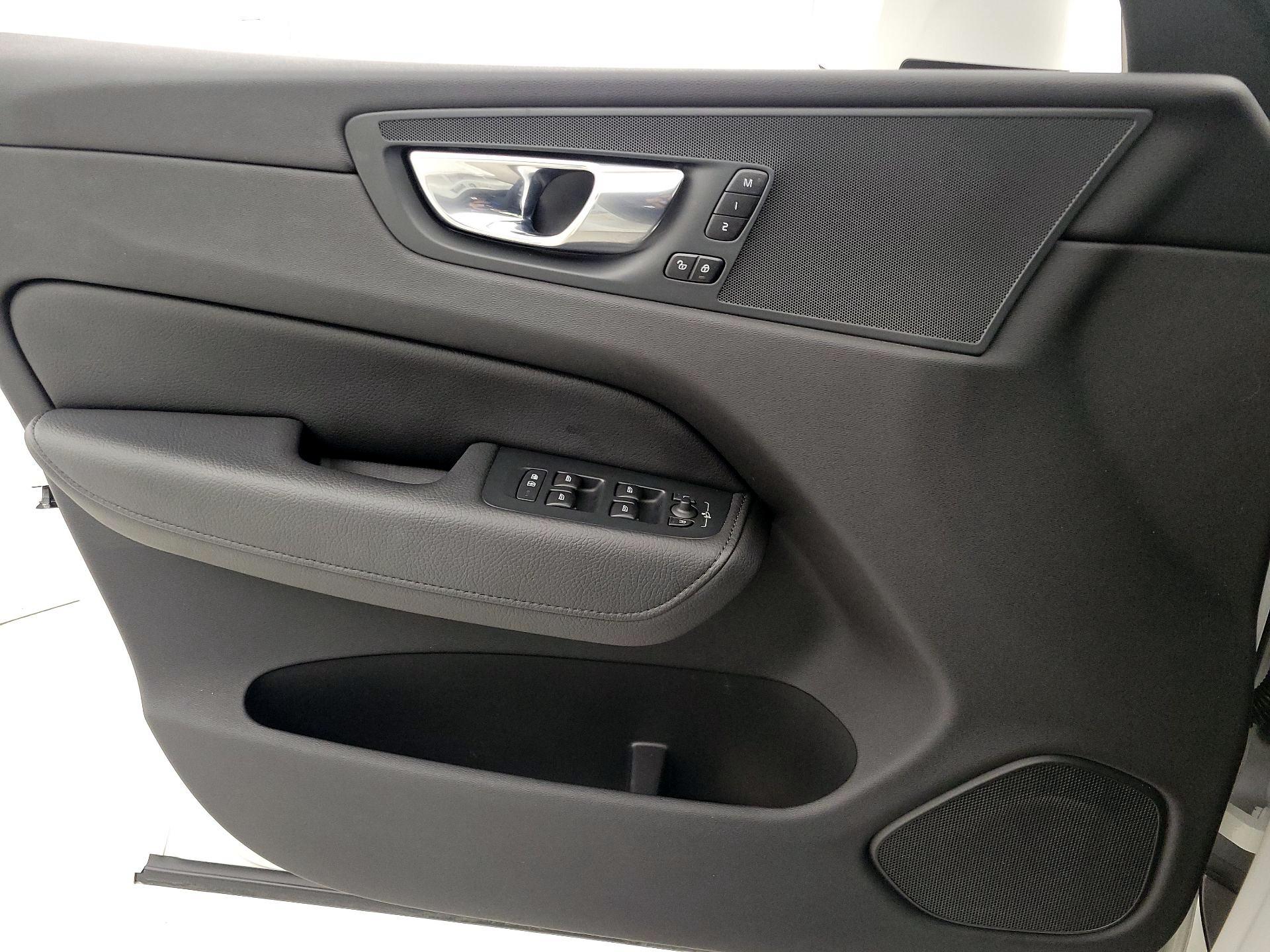 Thumbnail: 2021 Volvo XC60 - 12