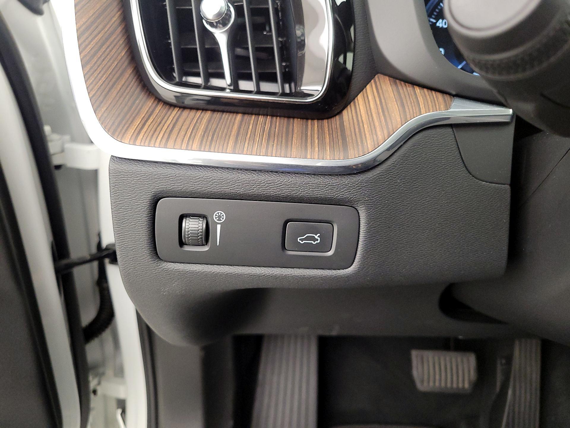 Thumbnail: 2021 Volvo XC60 - 13