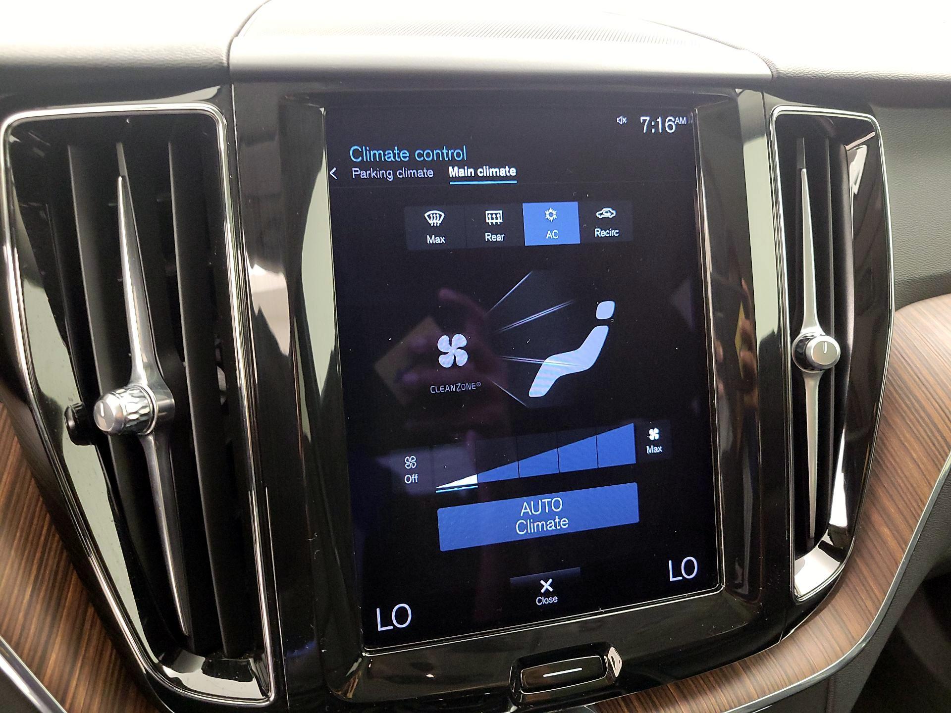 Thumbnail: 2021 Volvo XC60 - 17