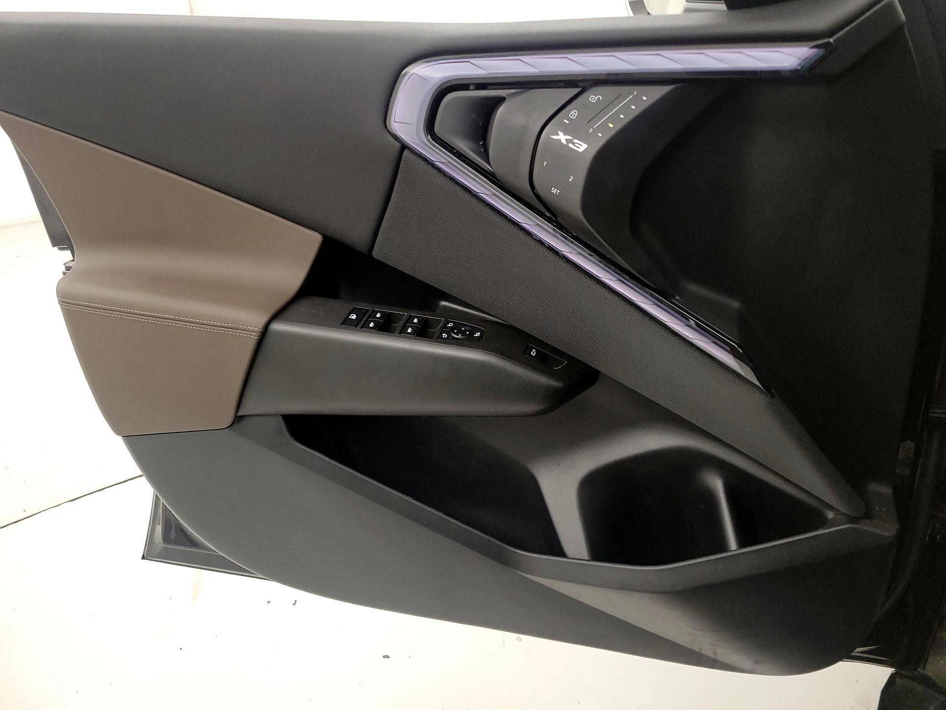 Thumbnail: 2025 BMW X3 - 12