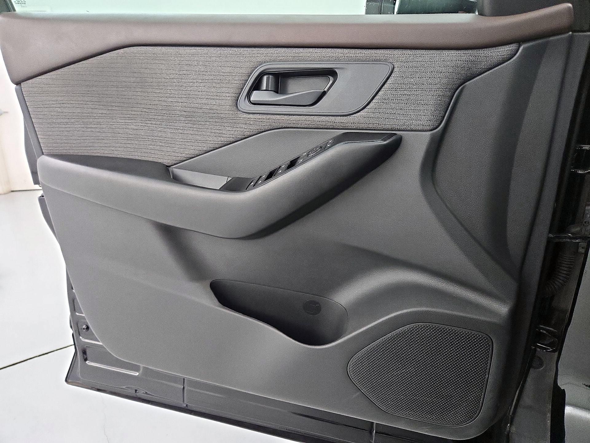 Thumbnail: 2023 Nissan Rogue - 12