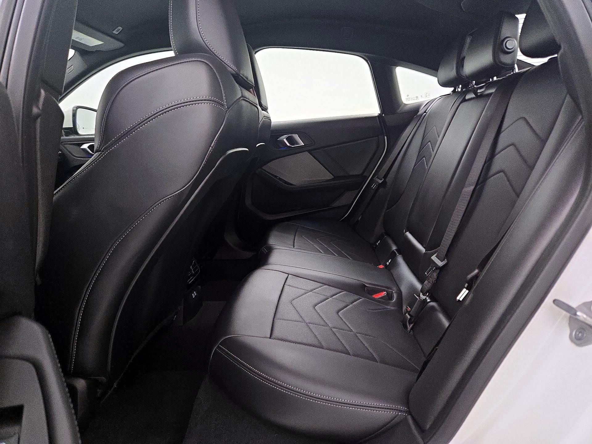 Thumbnail: 2025 BMW 2 Series - 20