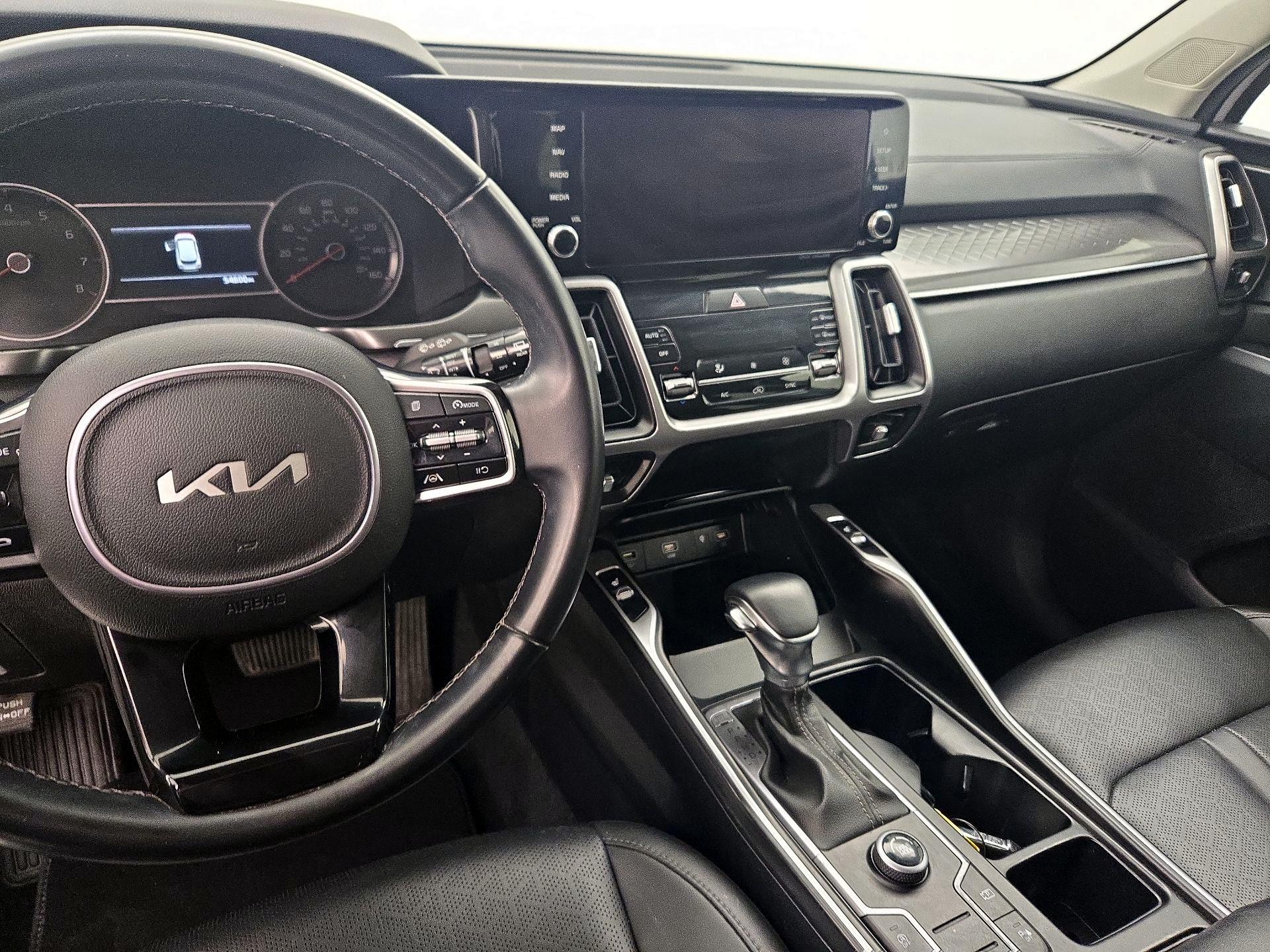 Thumbnail: 2023 Kia Sorento - 9