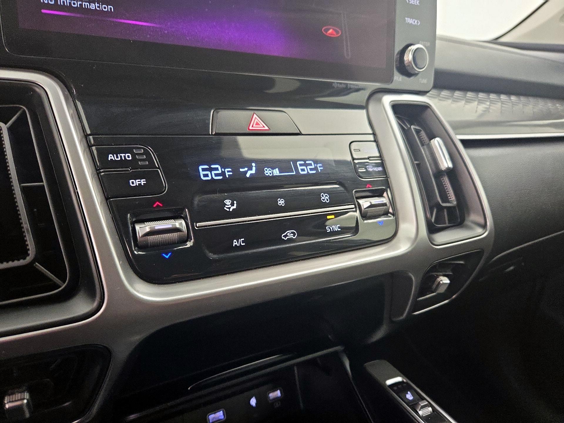 Thumbnail: 2023 Kia Sorento - 17