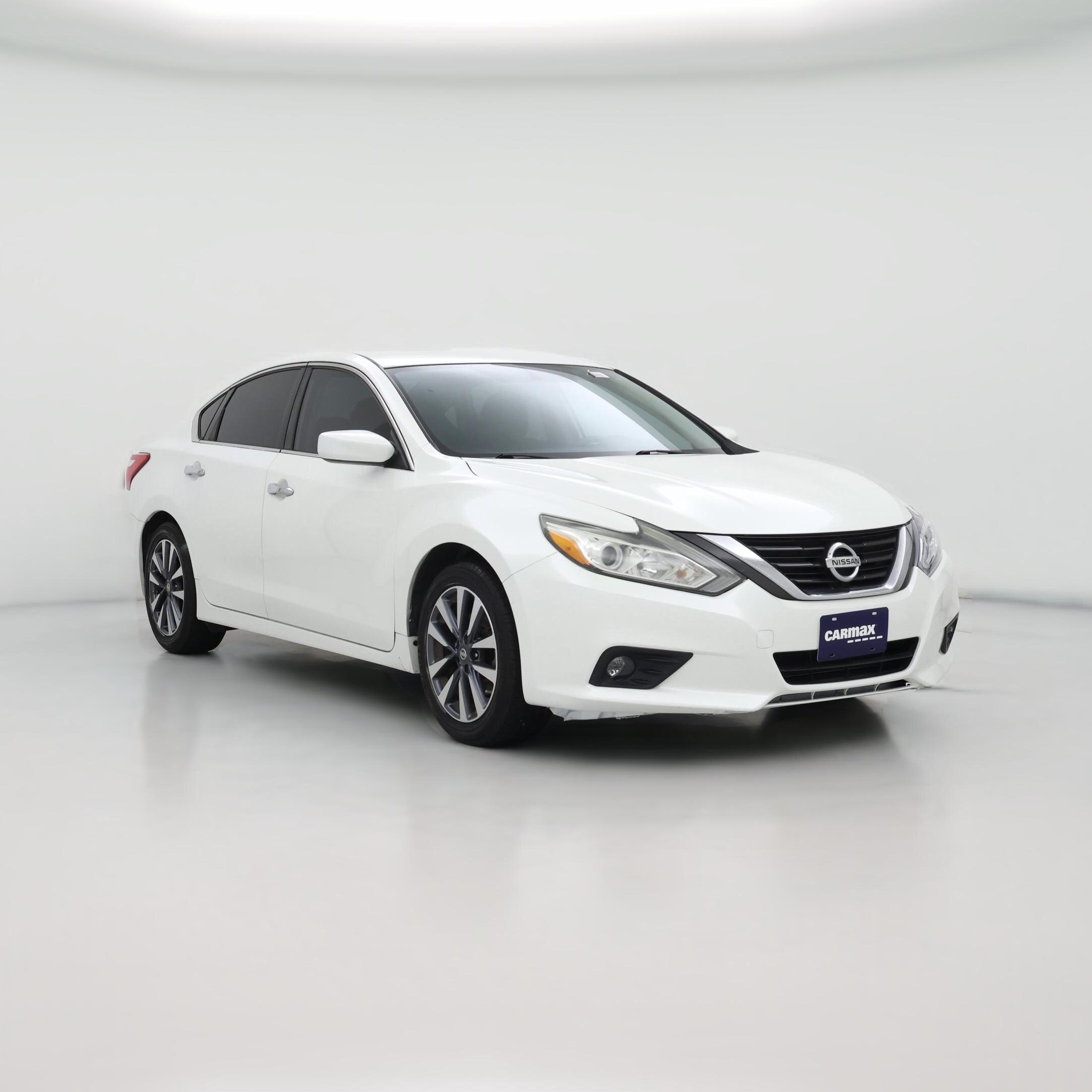 Thumbnail: 2017 Nissan Altima - 1