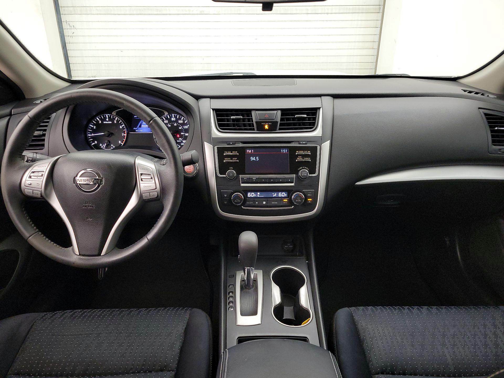 Thumbnail: 2017 Nissan Altima - 9