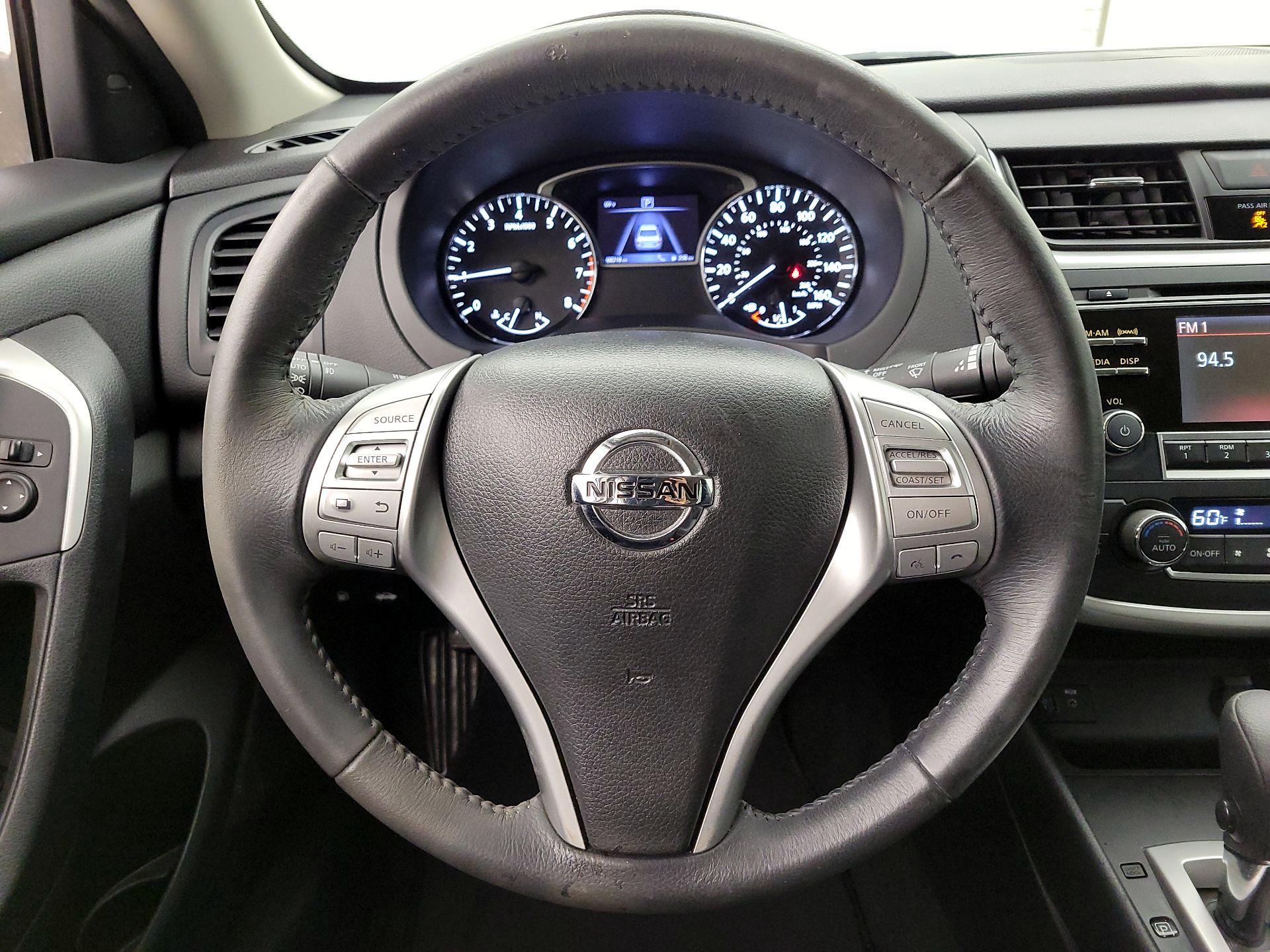 Thumbnail: 2017 Nissan Altima - 10