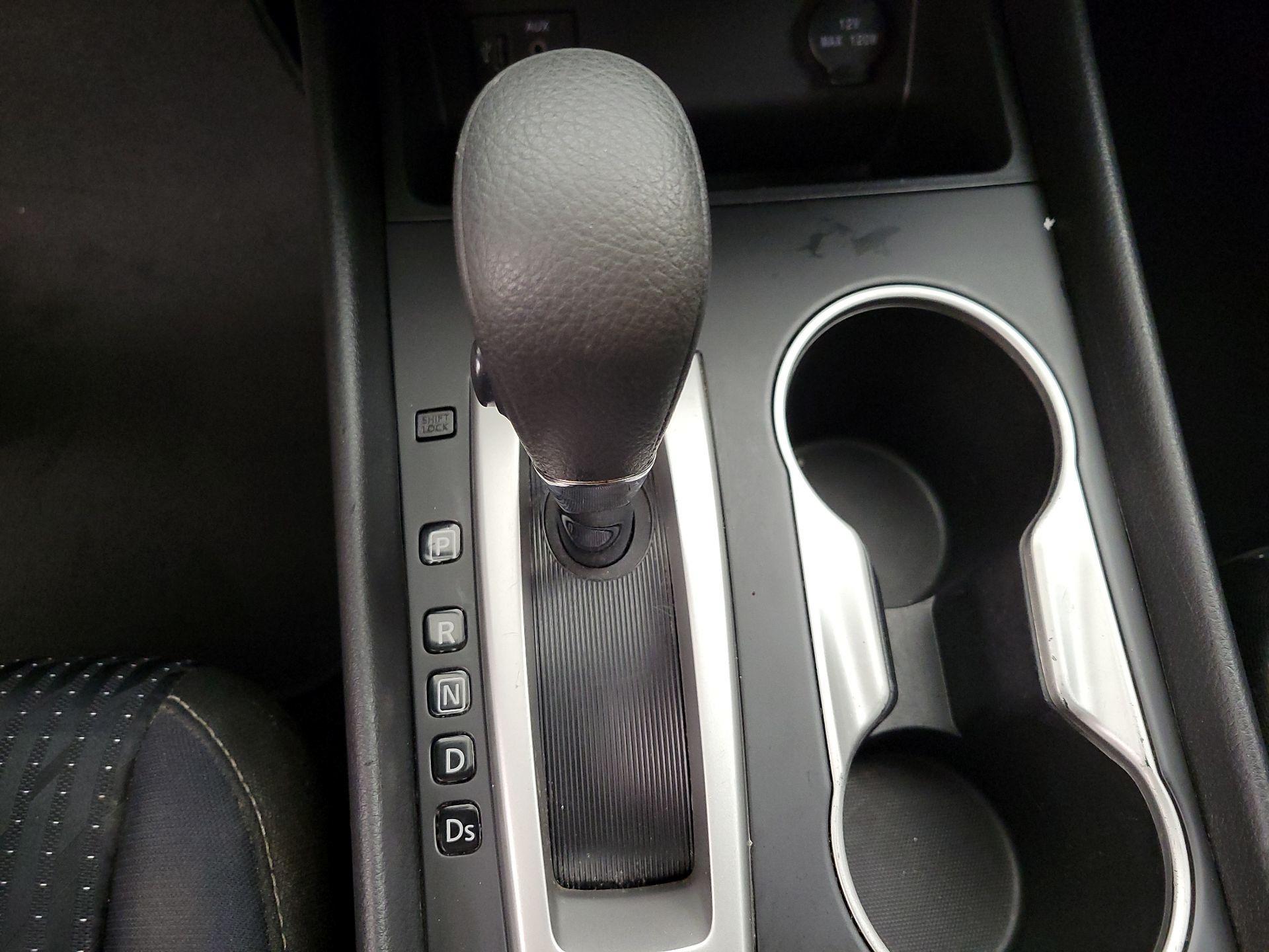 Thumbnail: 2017 Nissan Altima - 17